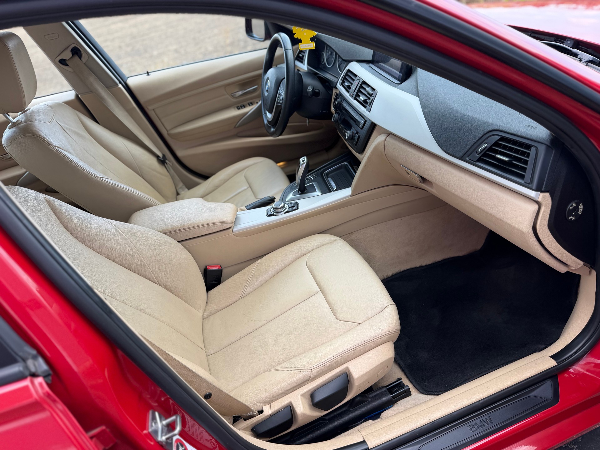 BMW 320d xDrive Steptronic-image-12