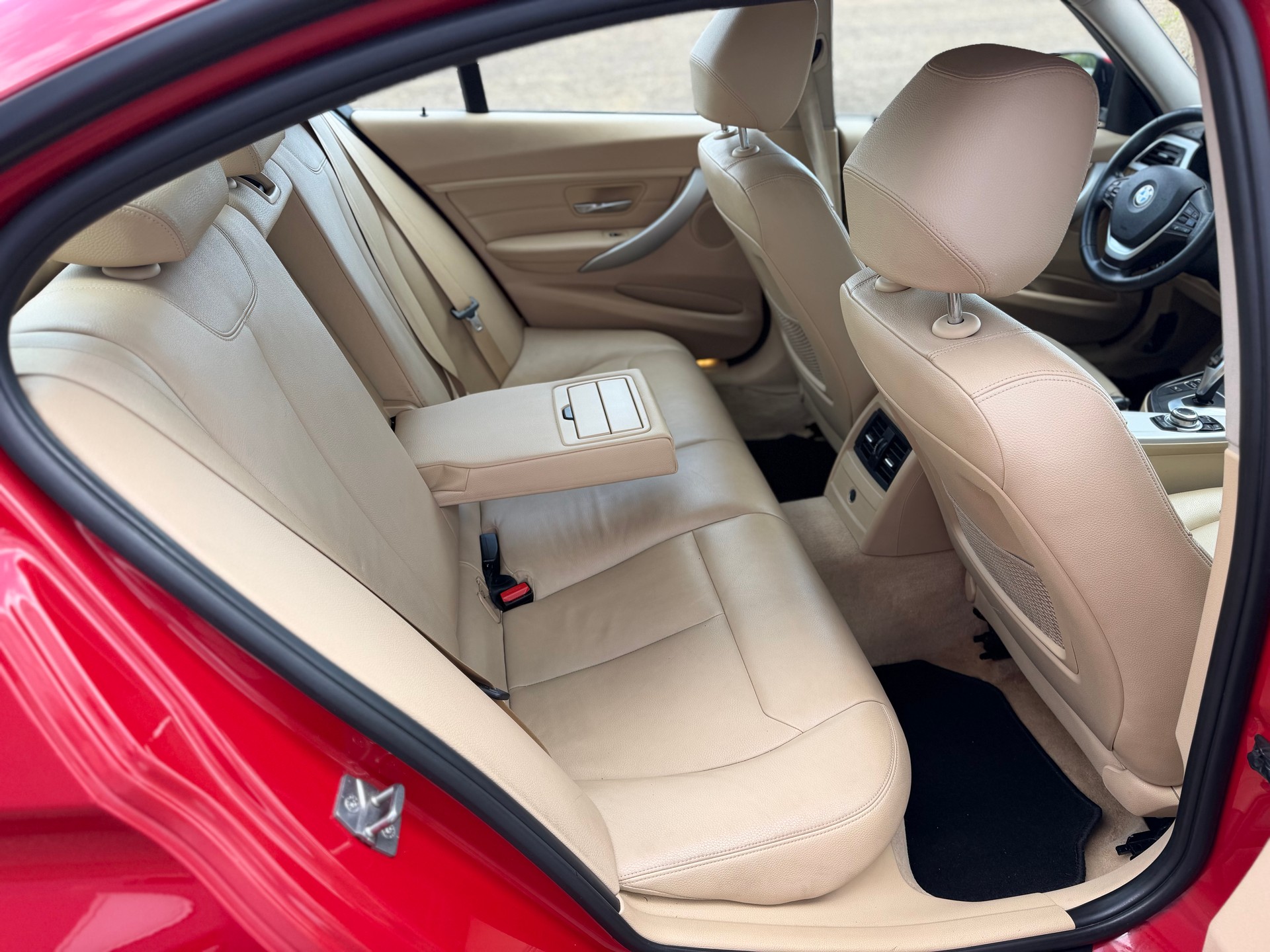 BMW 320d xDrive Steptronic-image-10