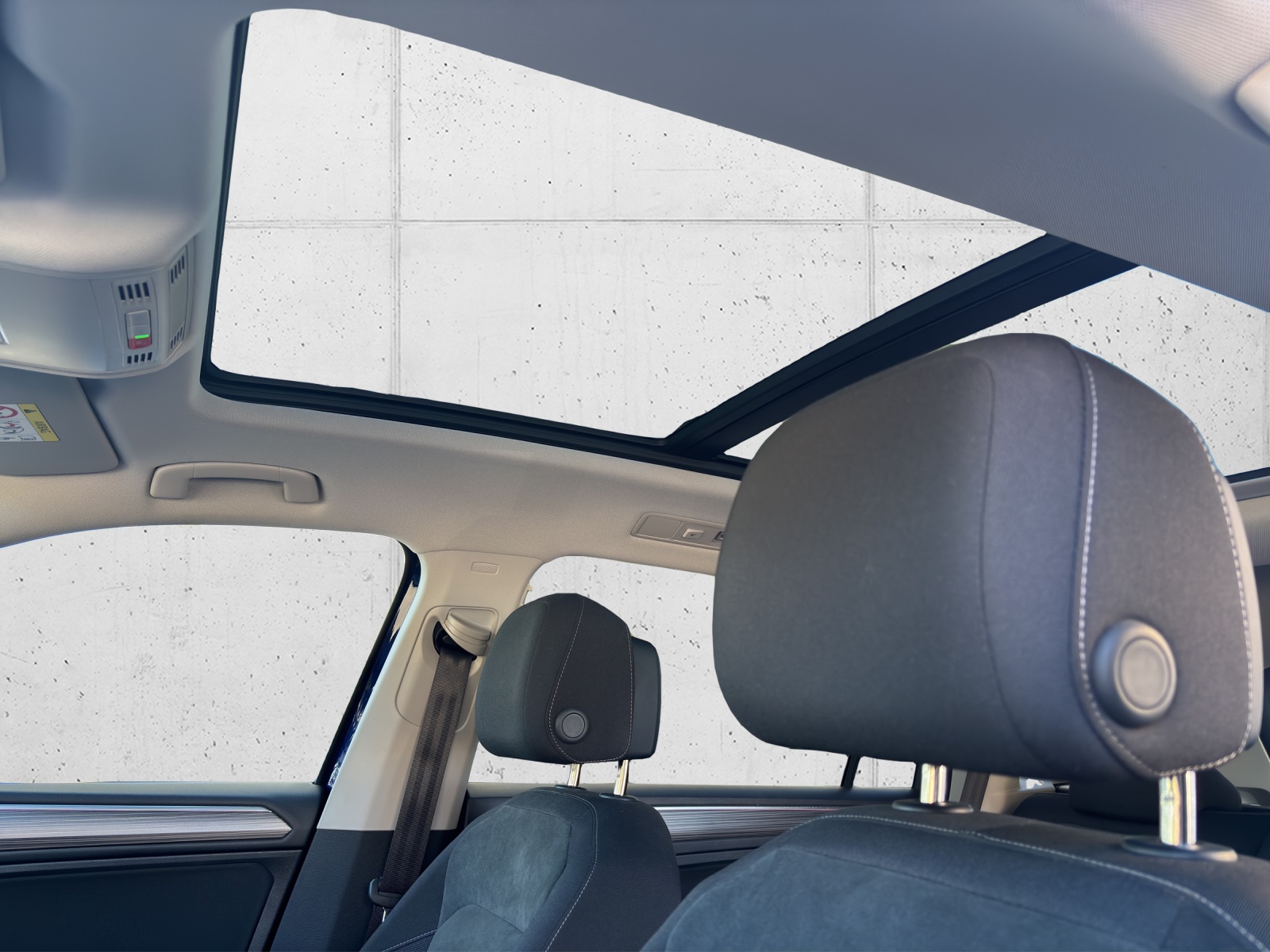 VW Tiguan Allspace 2.0TSI Elegance 4Motion DSG mit AHK & Panorama-Ausstell-/Schiebedach-image-28
