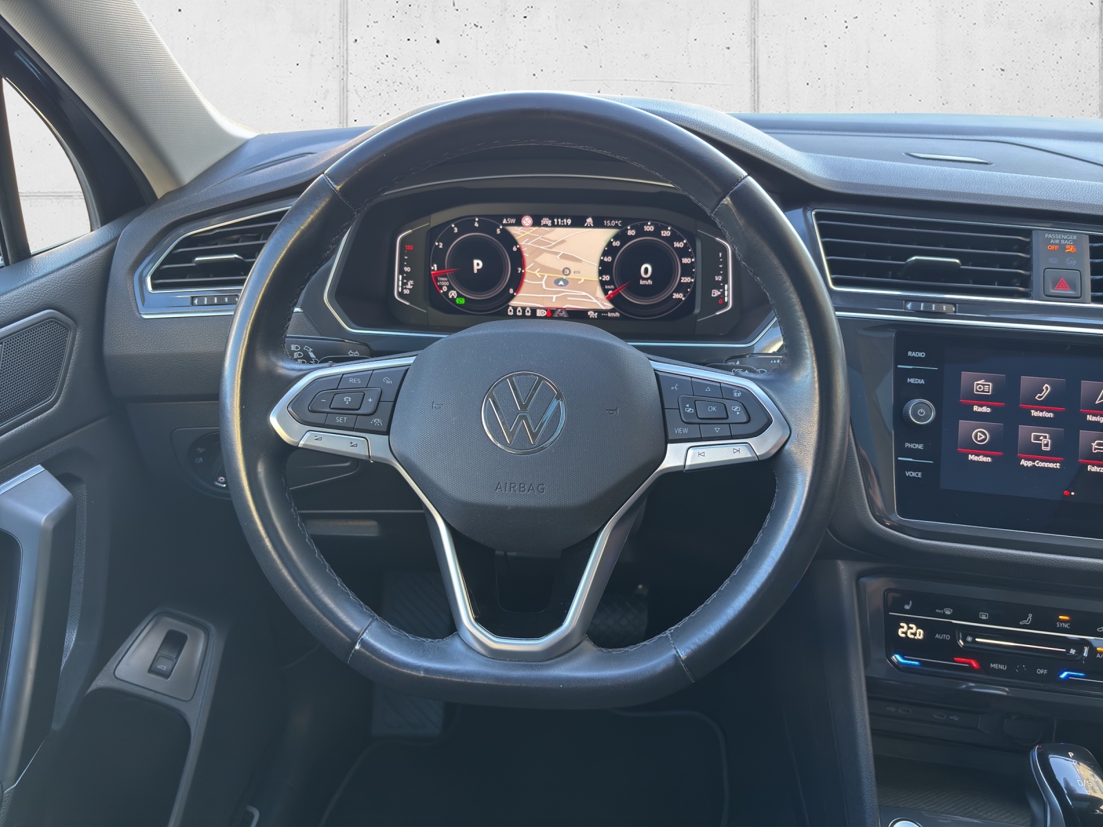 VW Tiguan Allspace 2.0TSI Elegance 4Motion DSG mit AHK & Panorama-Ausstell-/Schiebedach-image-13