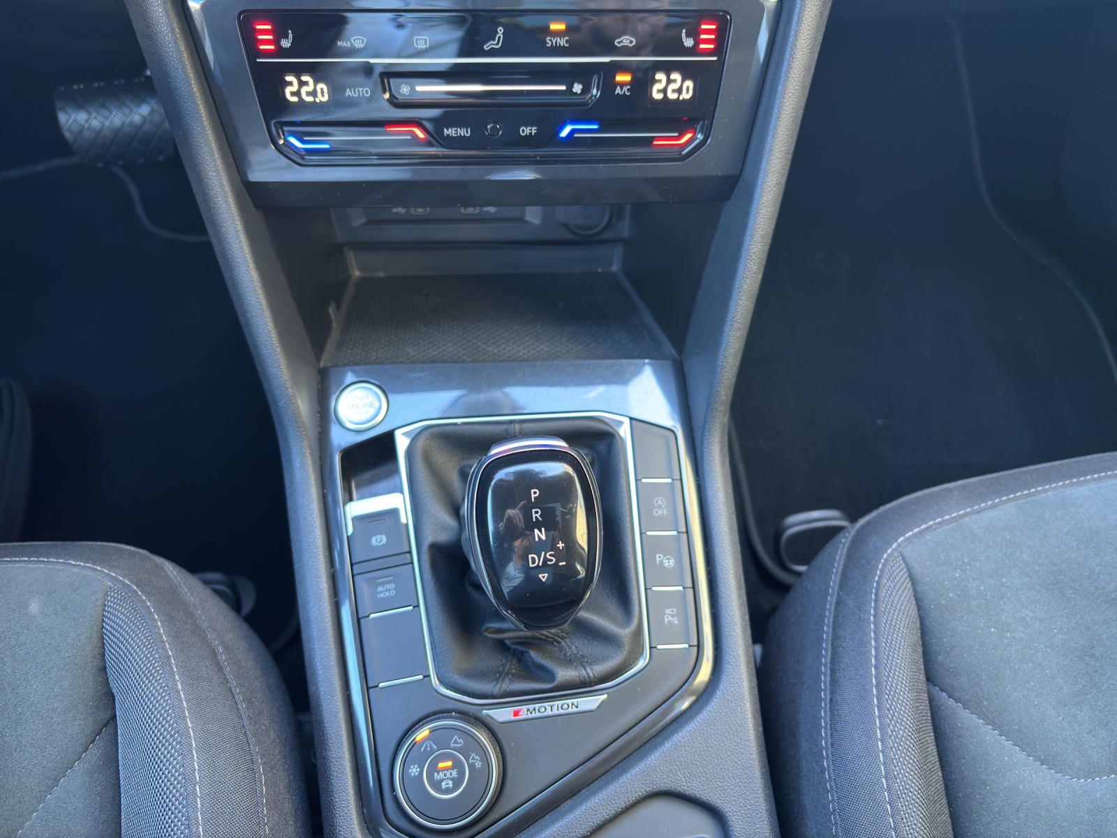 VW Tiguan Allspace 2.0TSI Elegance 4Motion DSG mit AHK & Panorama-Ausstell-/Schiebedach-image-18