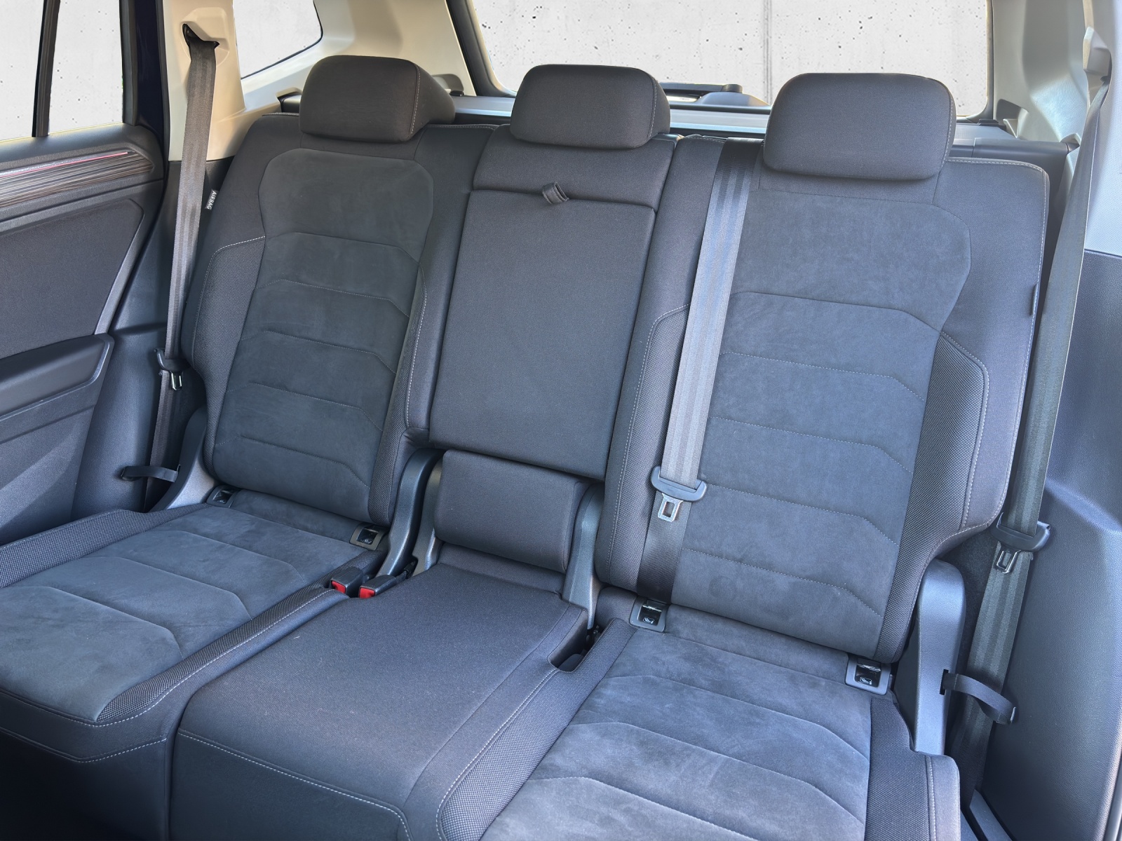 VW Tiguan Allspace 2.0TSI Elegance 4Motion DSG mit AHK & Panorama-Ausstell-/Schiebedach-image-30