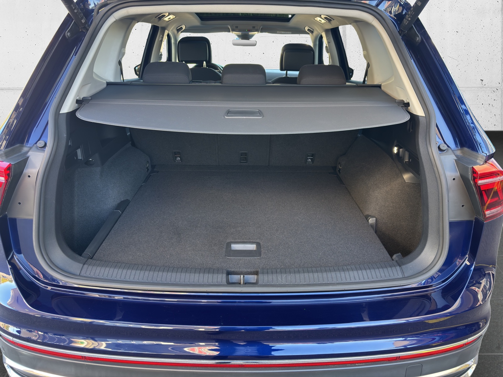 VW Tiguan Allspace 2.0TSI Elegance 4Motion DSG mit AHK & Panorama-Ausstell-/Schiebedach-image-7