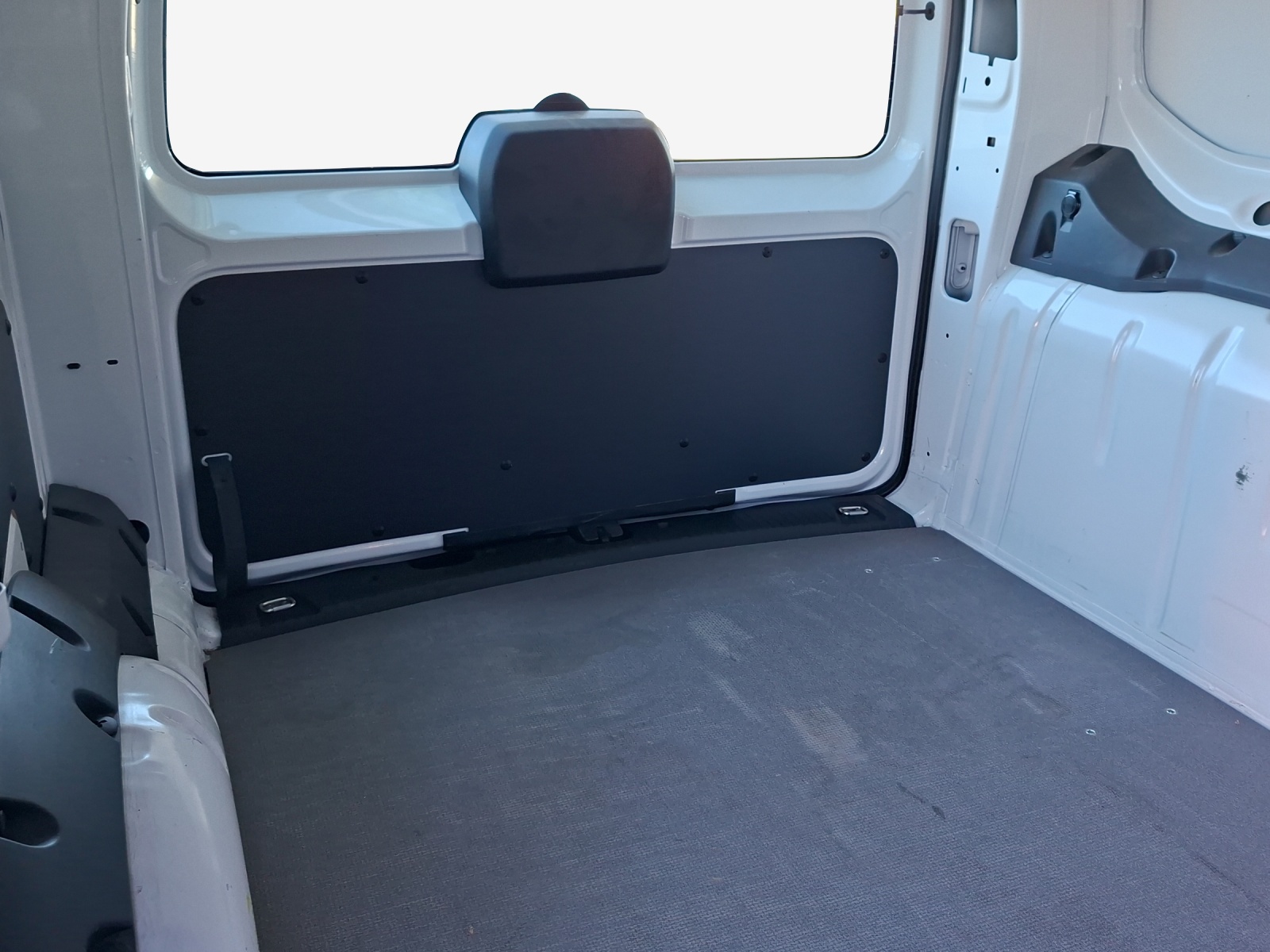 VW Caddy Cargo 2.0TDI Maxi 4Motion-image-11