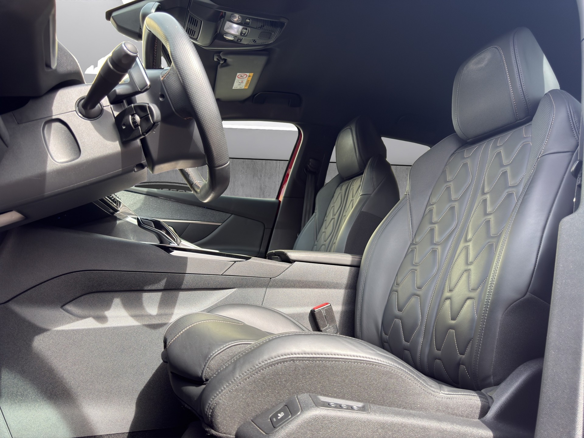 PEUGEOT 3008 1.6 THP Allure-image-9