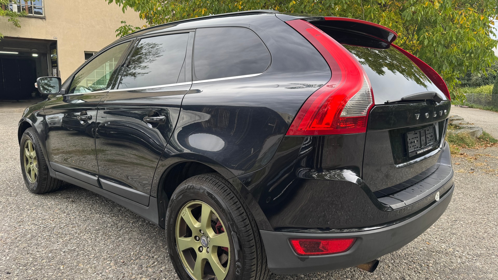 VOLVO XC60 D5 AWD Momentum-image-8