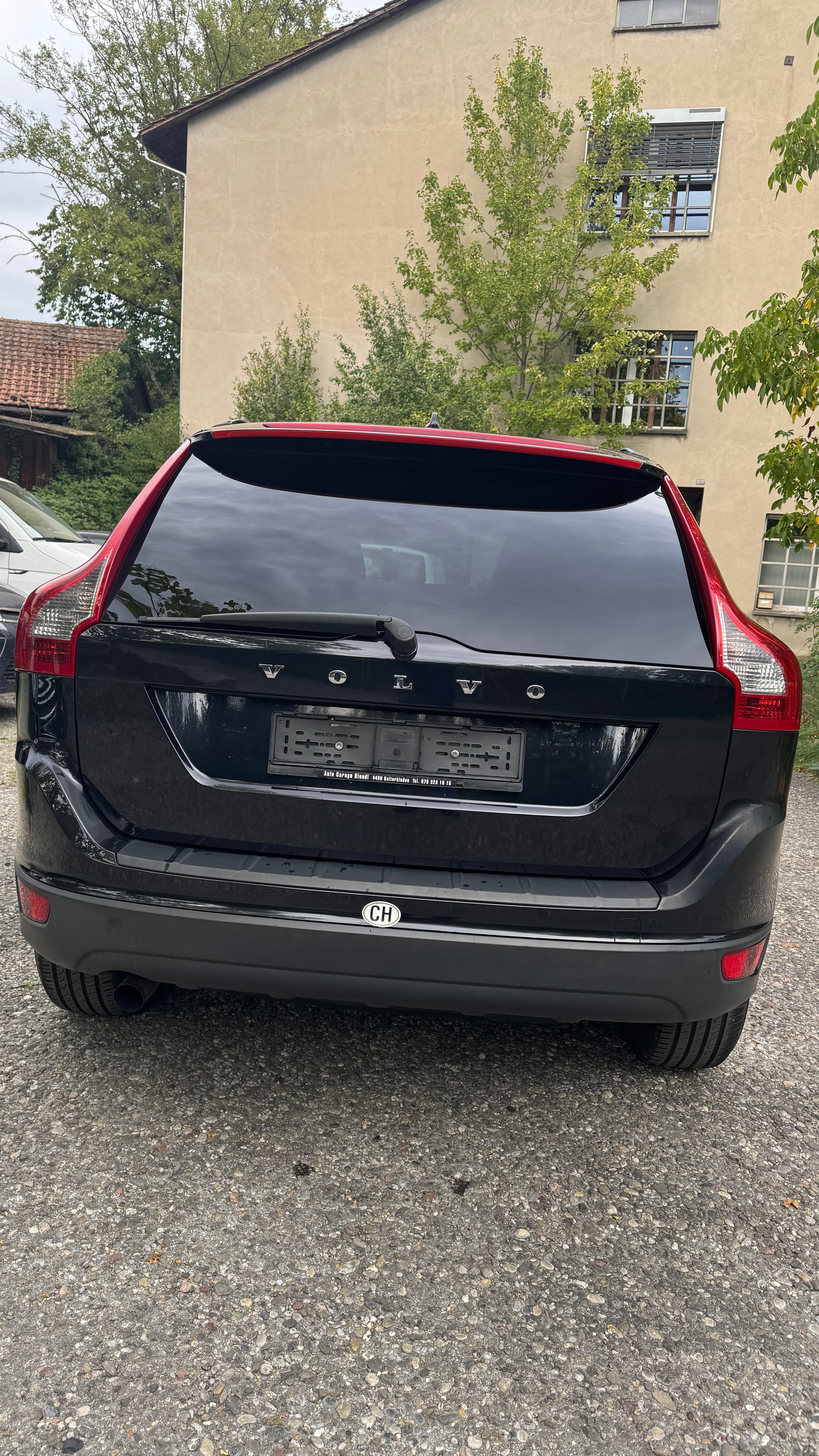 VOLVO XC60 D5 AWD Momentum-image-7