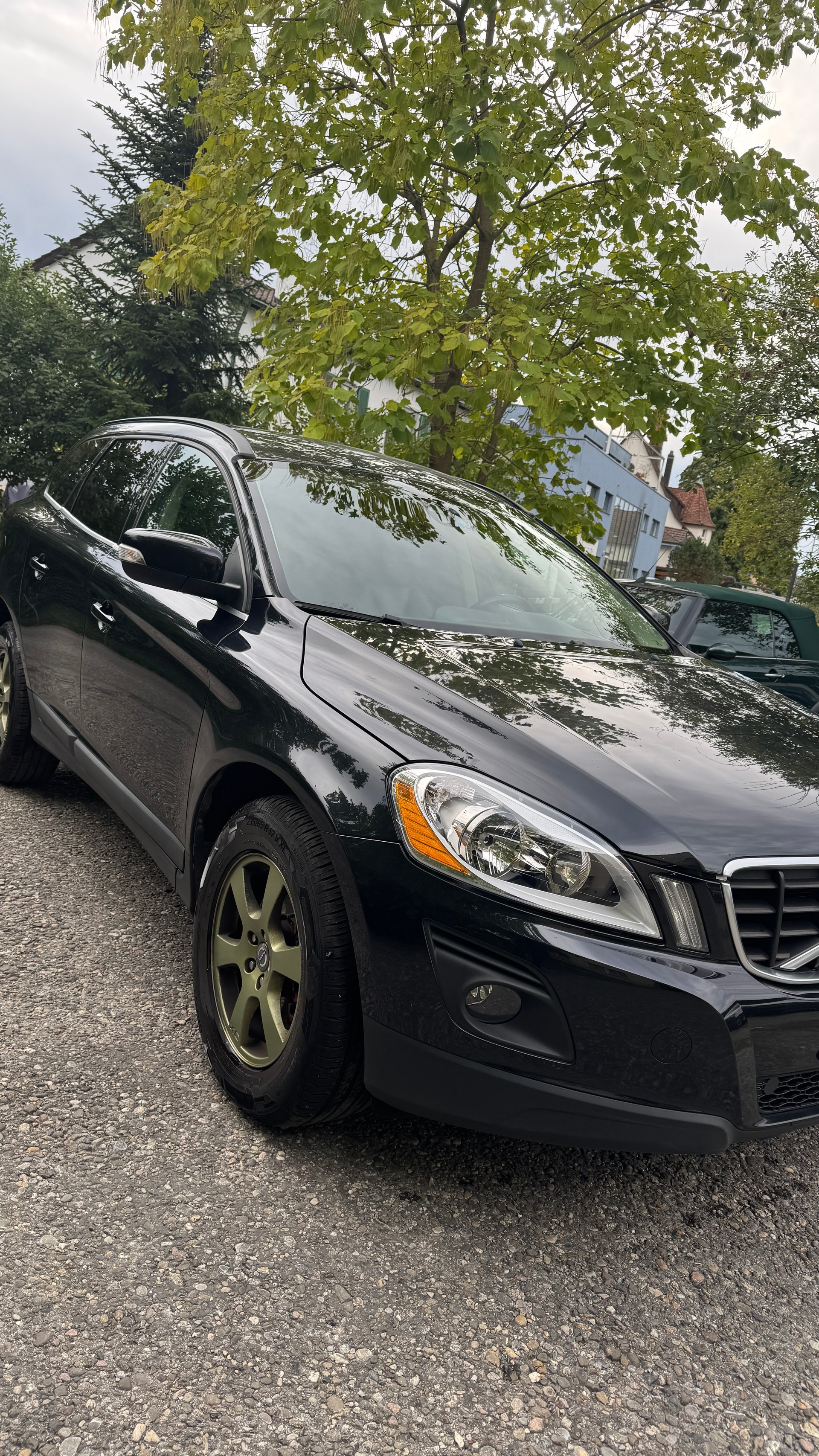 VOLVO XC60 D5 AWD Momentum-image-4