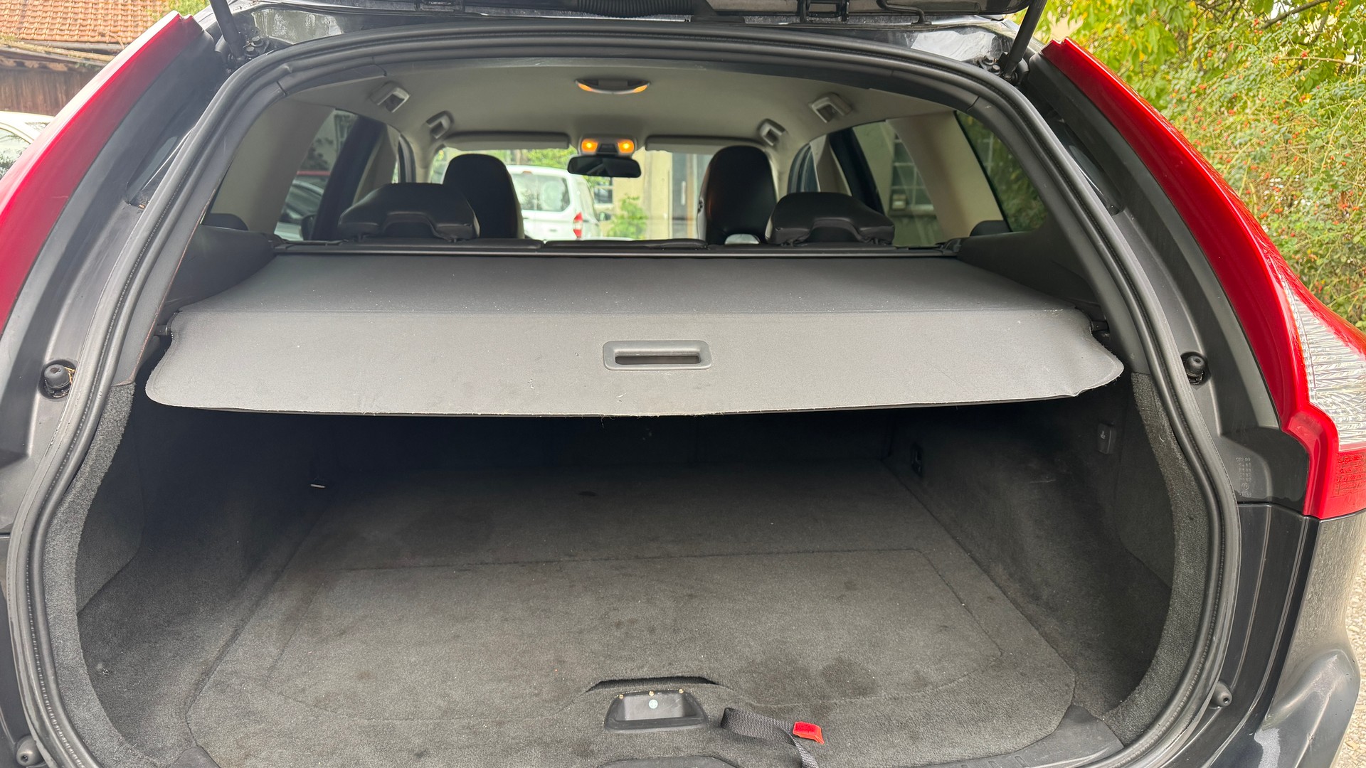 VOLVO XC60 D5 AWD Momentum-image-14