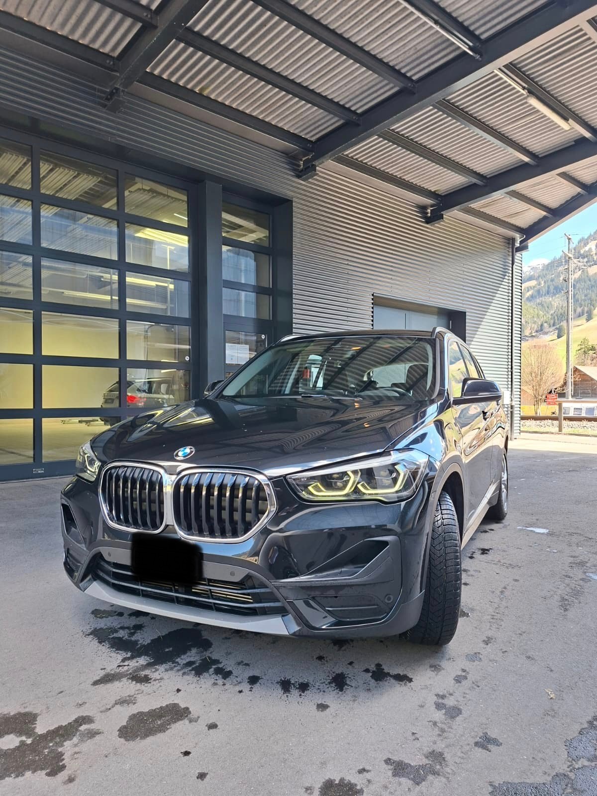 BMW 25e xDrive Sport Line Steptronic-image-0