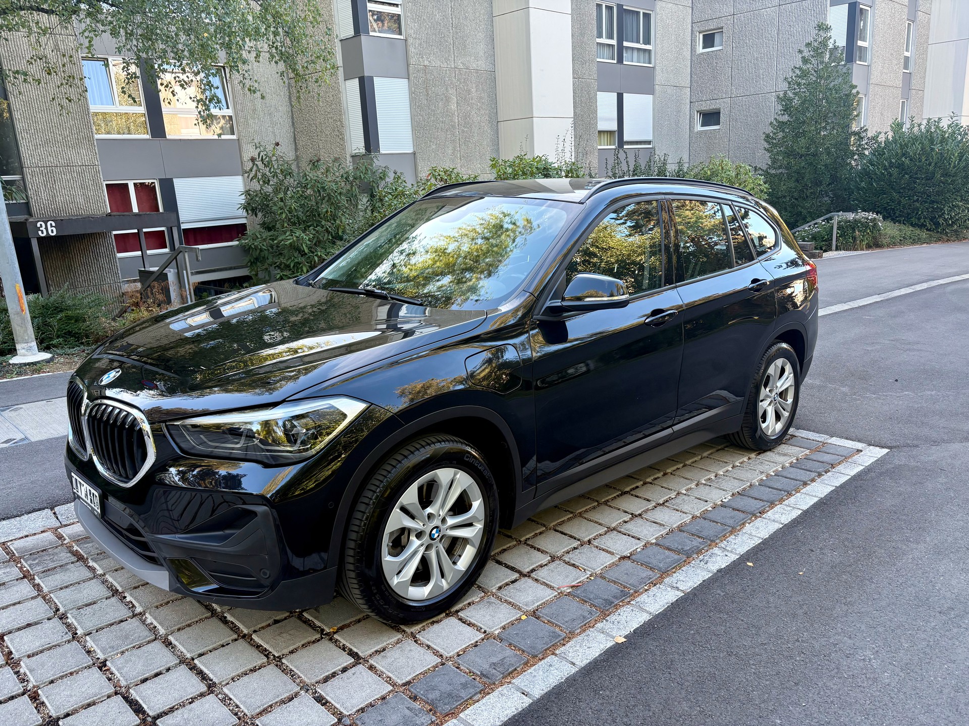 BMW 25e xDrive Sport Line Steptronic-image-6