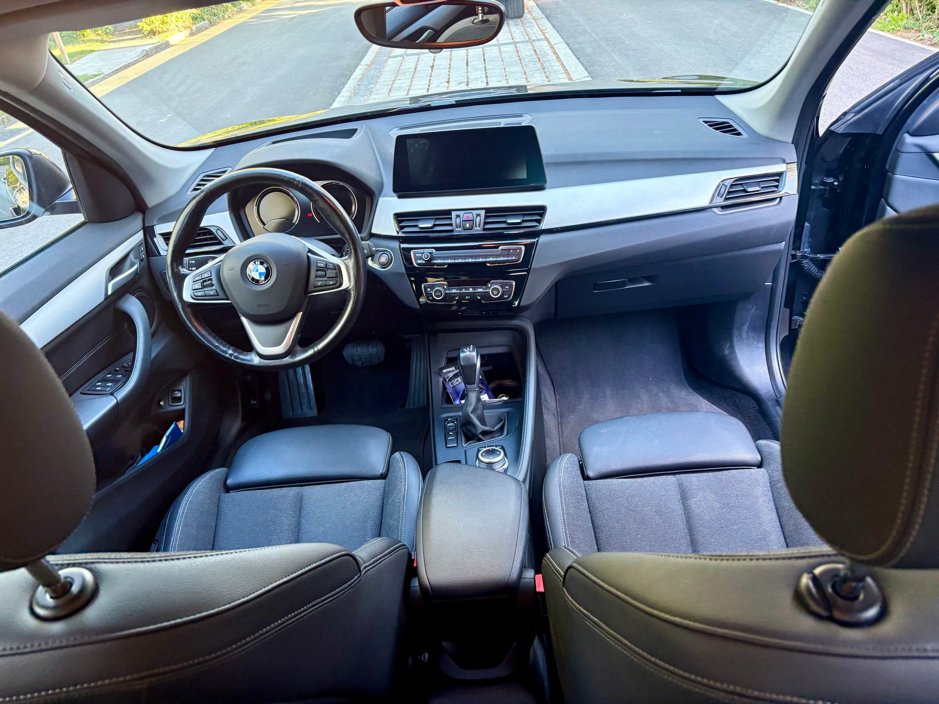 BMW 25e xDrive Sport Line Steptronic-image-5