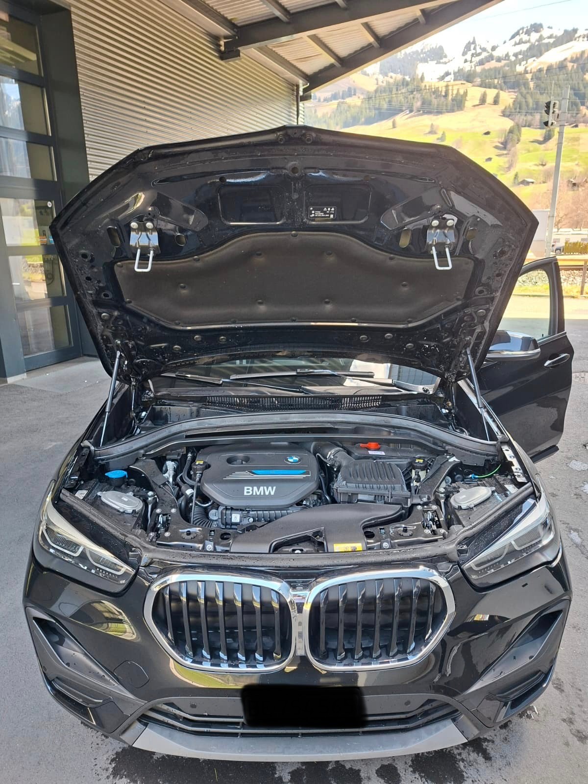 BMW 25e xDrive Sport Line Steptronic-image-9
