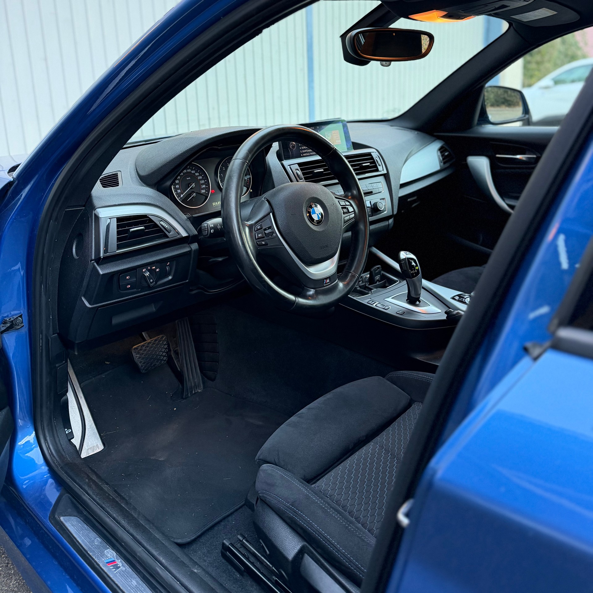 BMW 125i-image-4