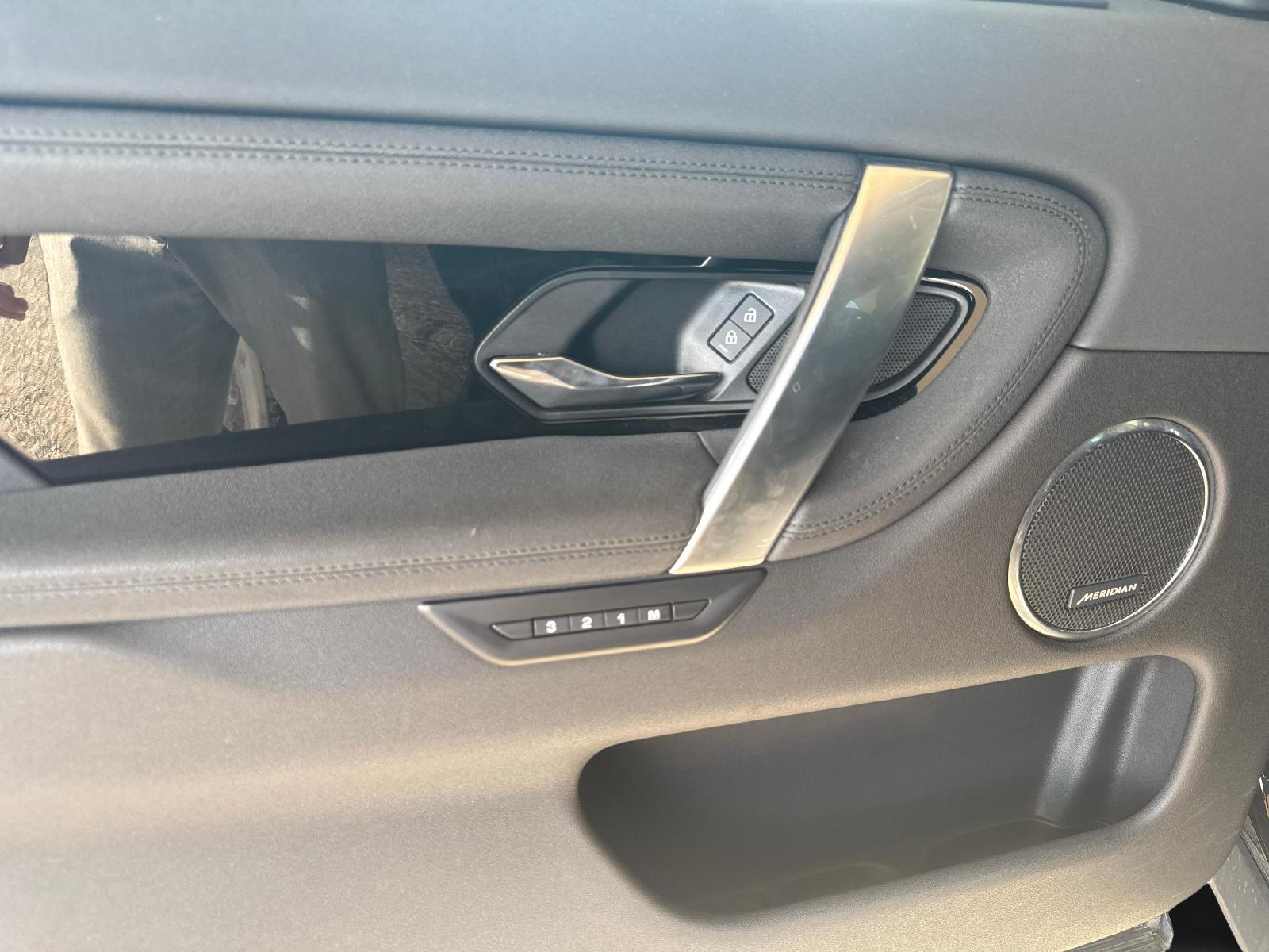 LAND ROVER Discovery Sport 2.0 SD4 200 SE-image-17