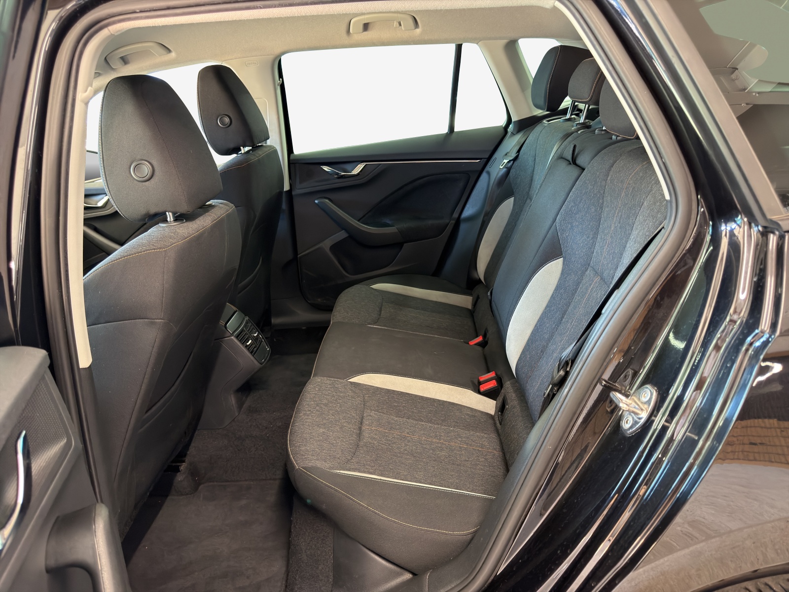 SKODA Kamiq 1.0 TSI Style DSG-image-11