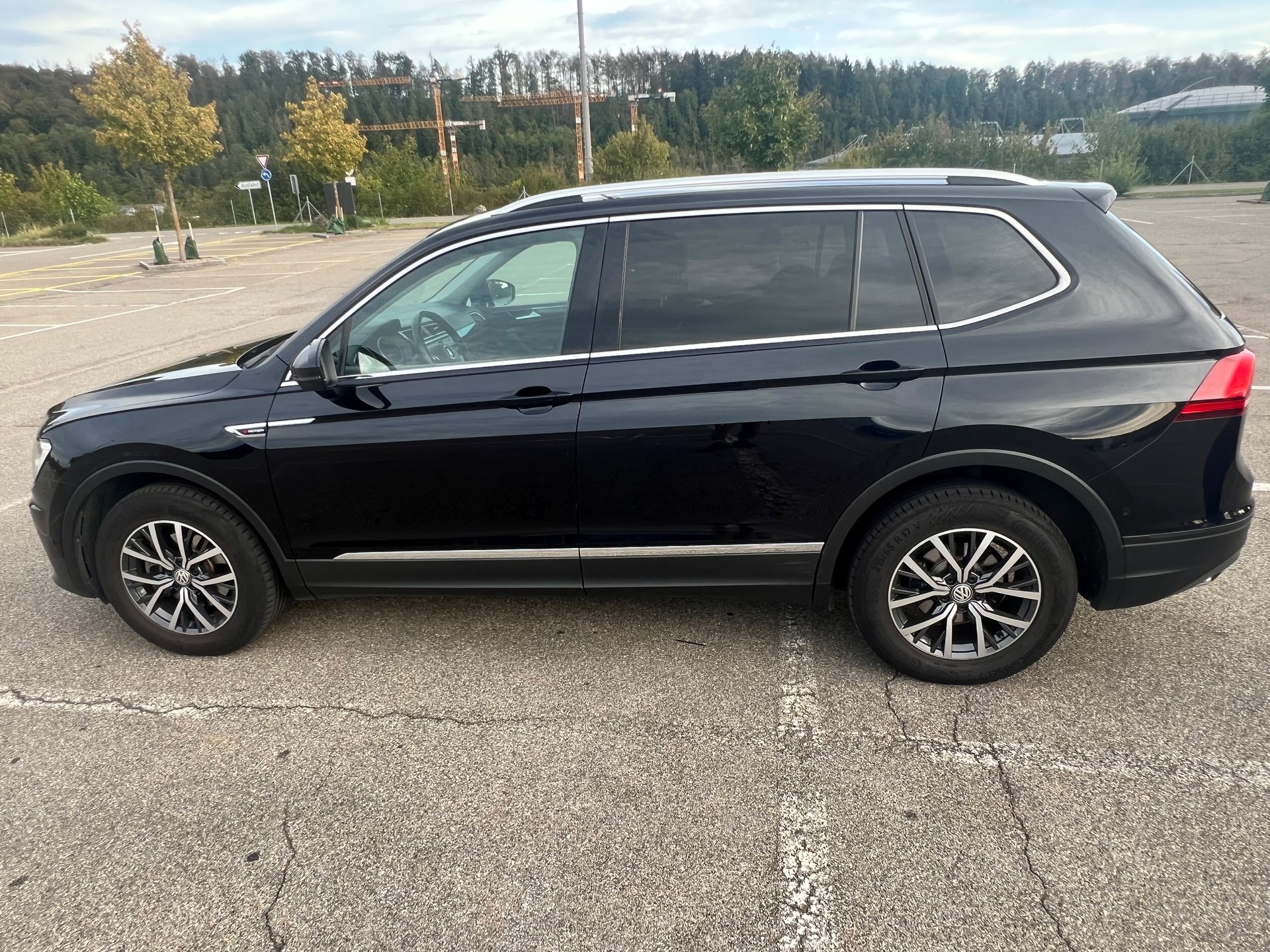 VW VW Tiguan Allspace 2.0 TDI SCR Trendline-image-1