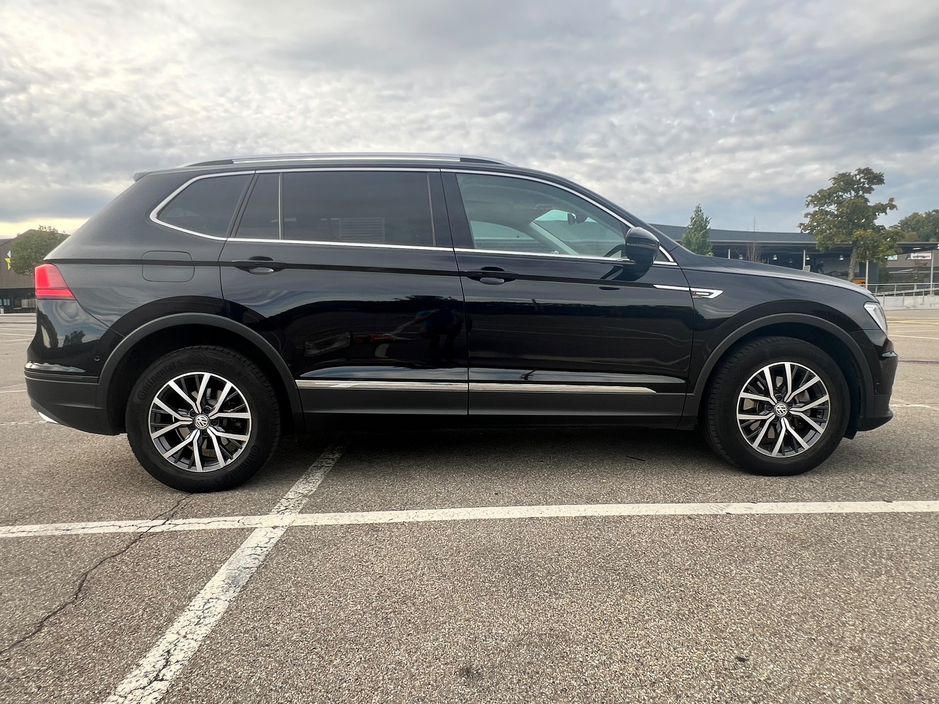 VW VW Tiguan Allspace 2.0 TDI SCR Trendline-image-2