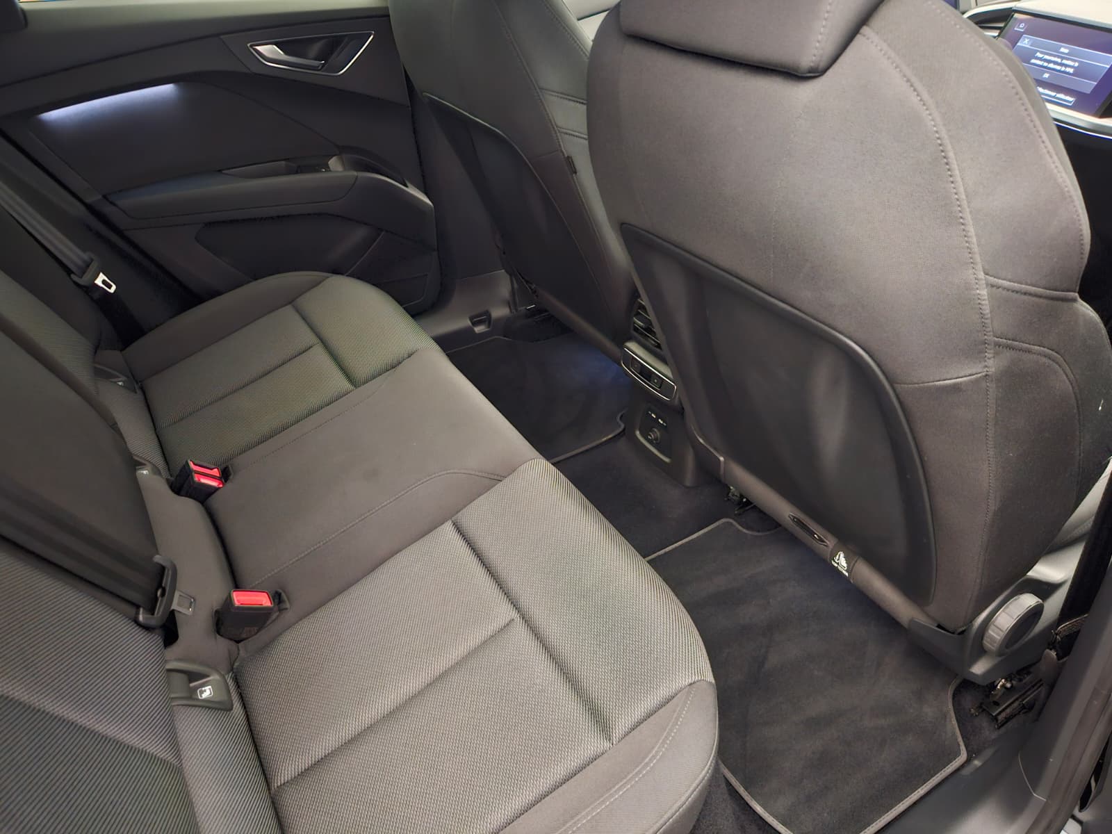 AUDI Q4 e-tron 45 quattro-image-13