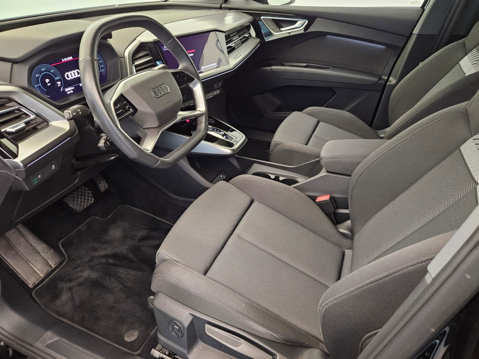 AUDI Q4 e-tron 45 quattro-image-10