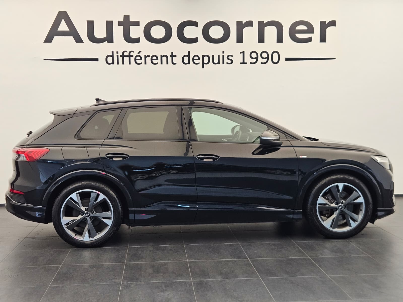 AUDI Q4 e-tron 45 quattro-image-5
