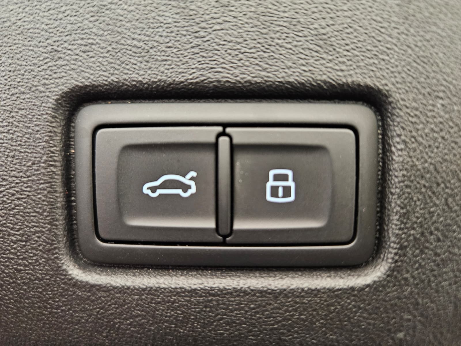 AUDI Q4 e-tron 45 quattro-image-15