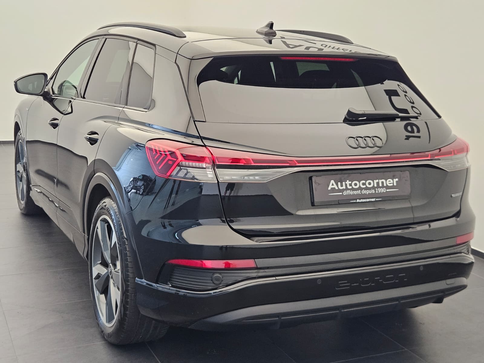 AUDI Q4 e-tron 45 quattro-image-8
