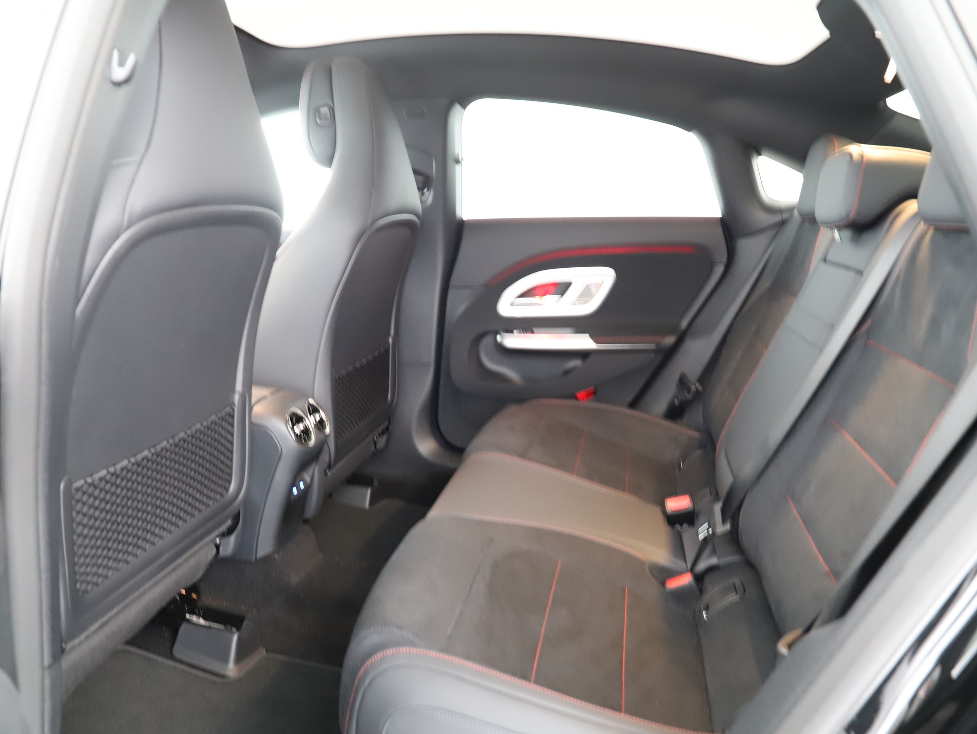 MERCEDES-BENZ CLA 220 8G-DCT 4Matic-image-10