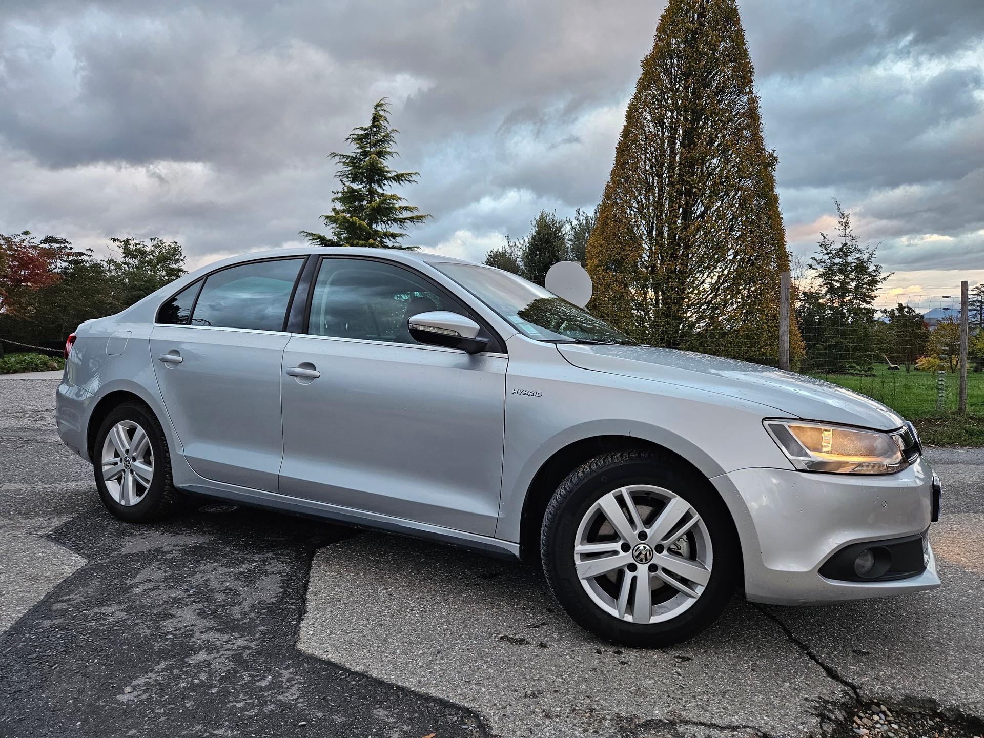 VW 1.4 TSI Hybrid Comf. DSG-image-2