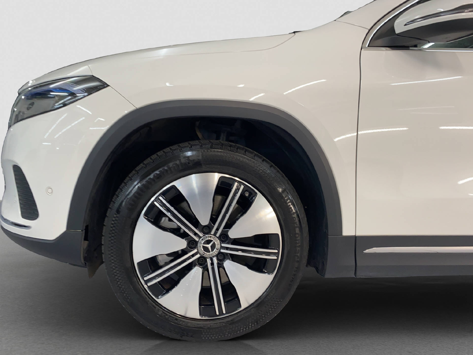 MERCEDES-BENZ EQA 300 Swiss Star 4MATIC-image-6