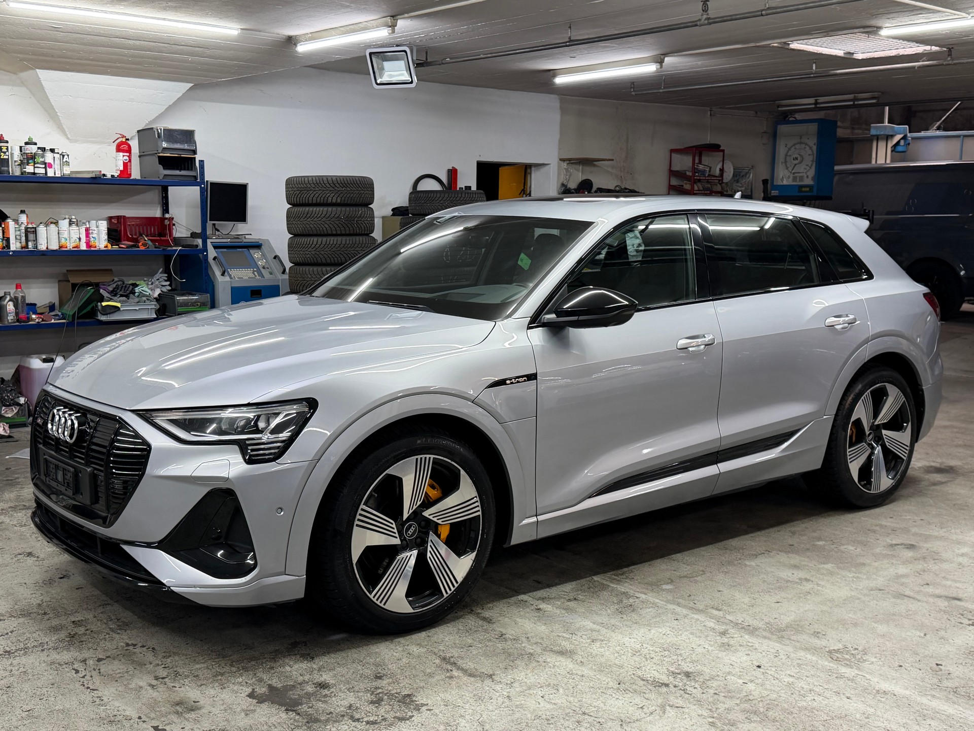 AUDI e-tron 50 S Line quattro-image-2