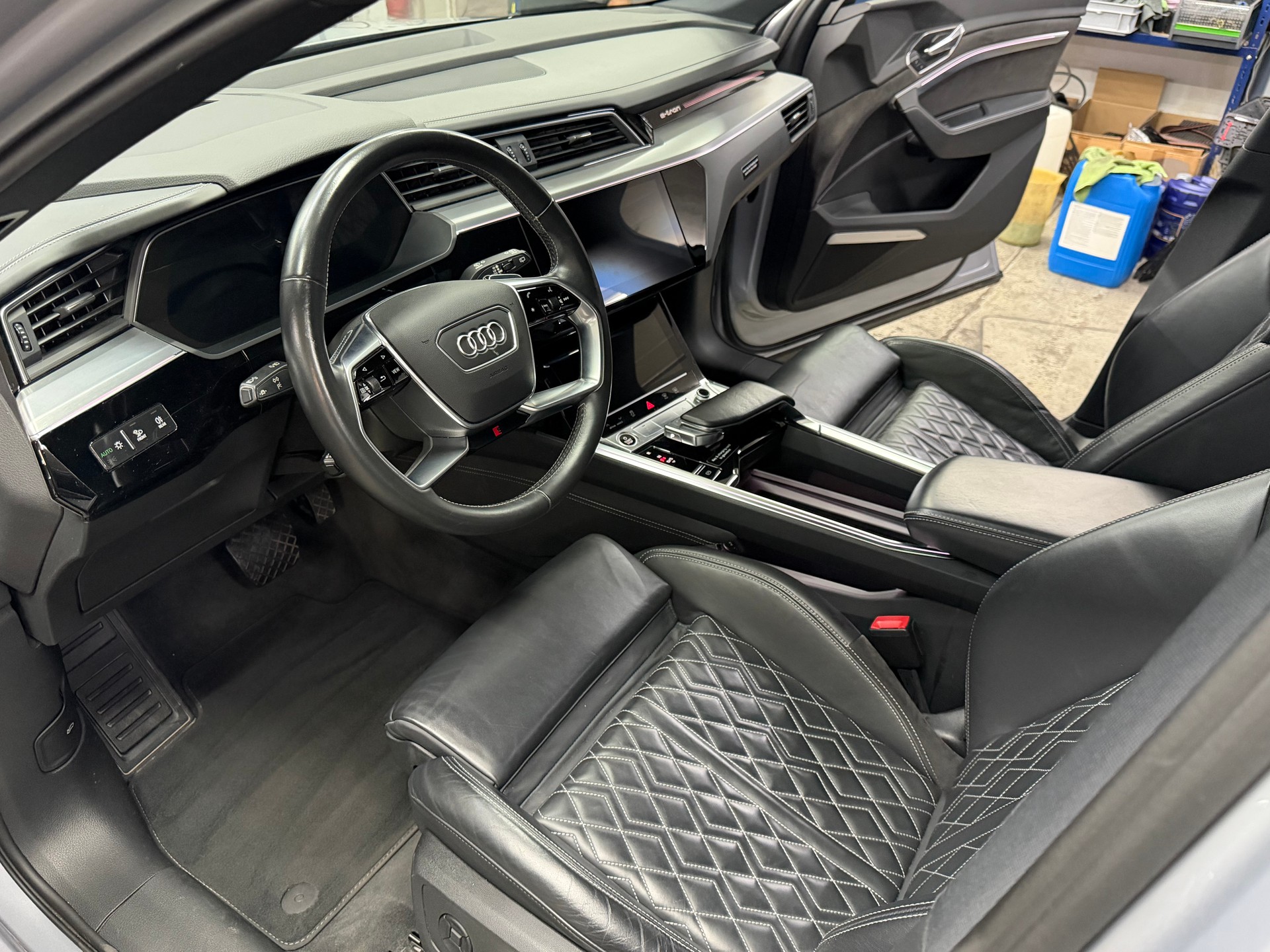 AUDI e-tron 50 S Line quattro-image-11