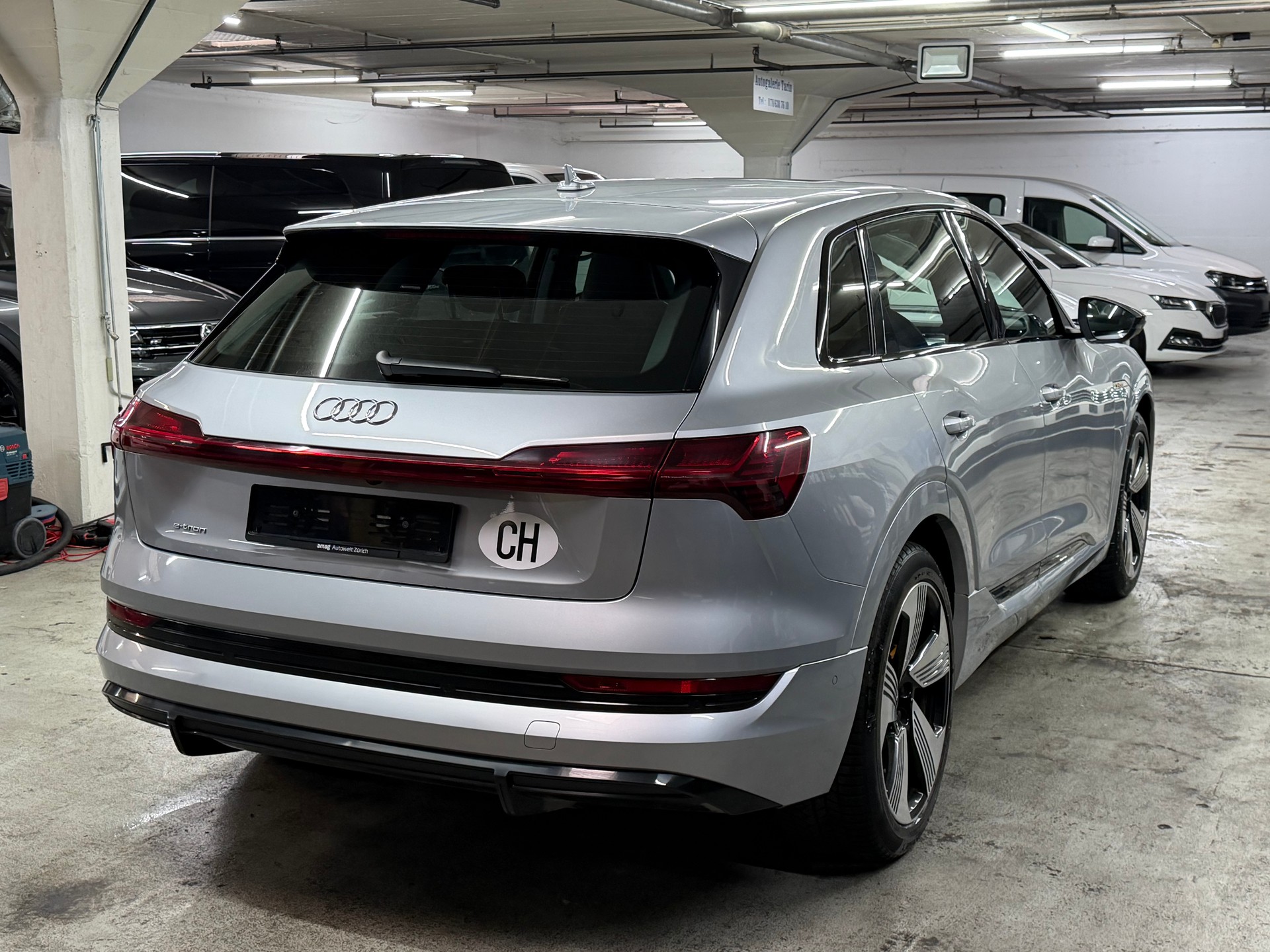 AUDI e-tron 50 S Line quattro-image-15