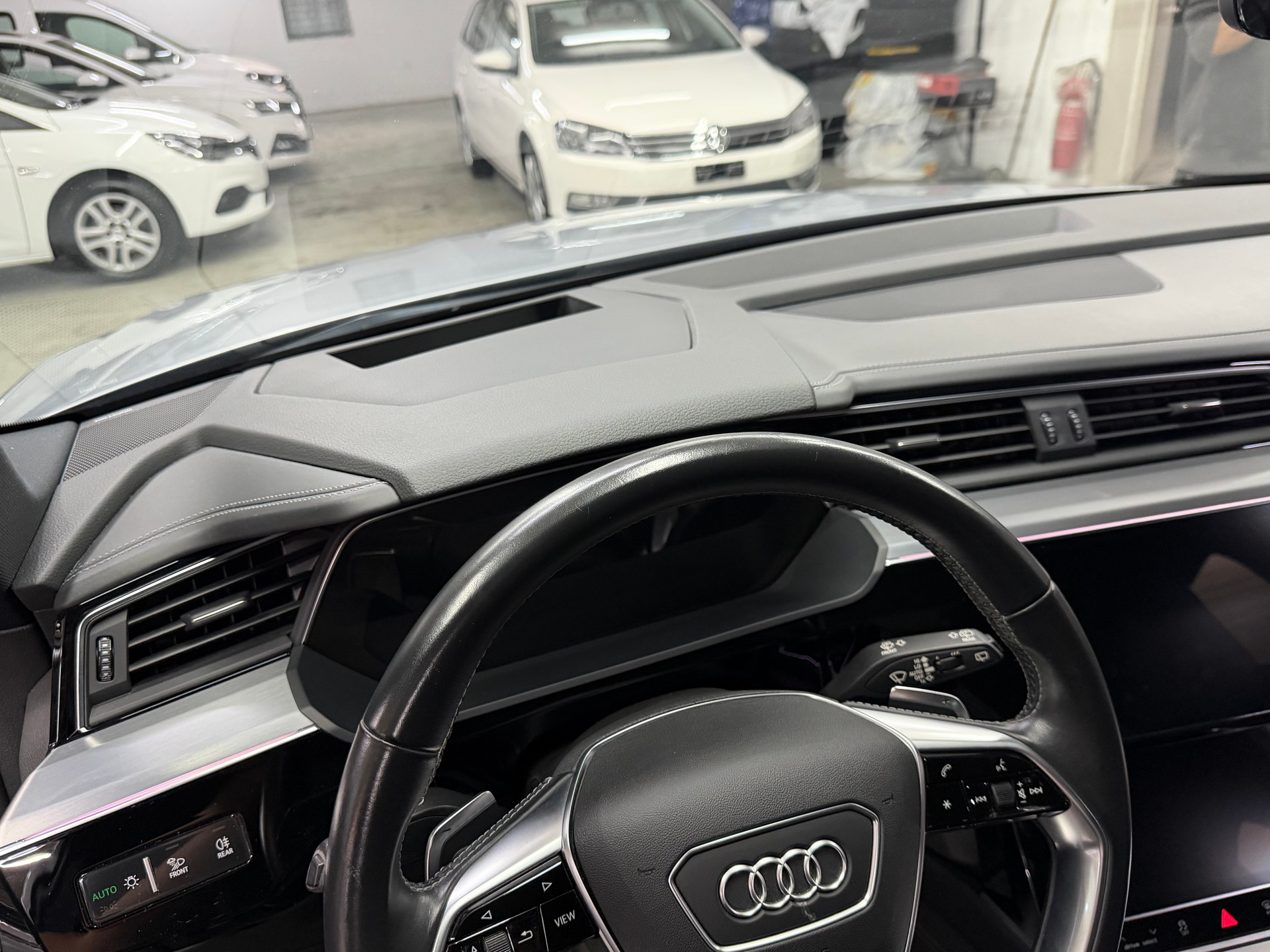 AUDI e-tron 50 S Line quattro-image-12