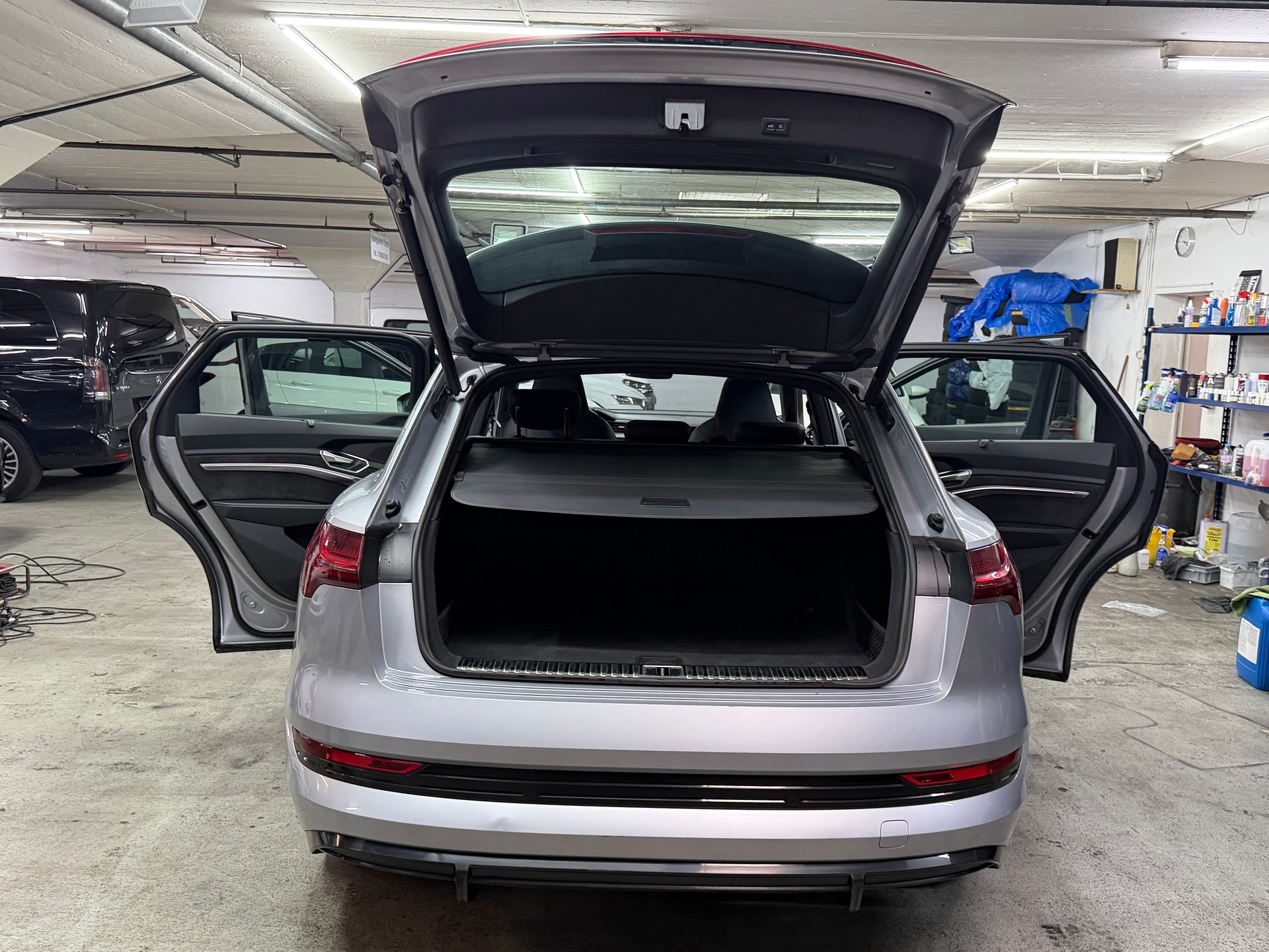 AUDI e-tron 50 S Line quattro-image-8