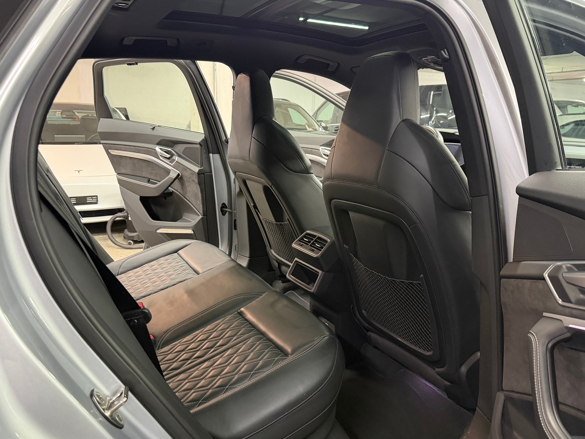 AUDI e-tron 50 S Line quattro-image-7