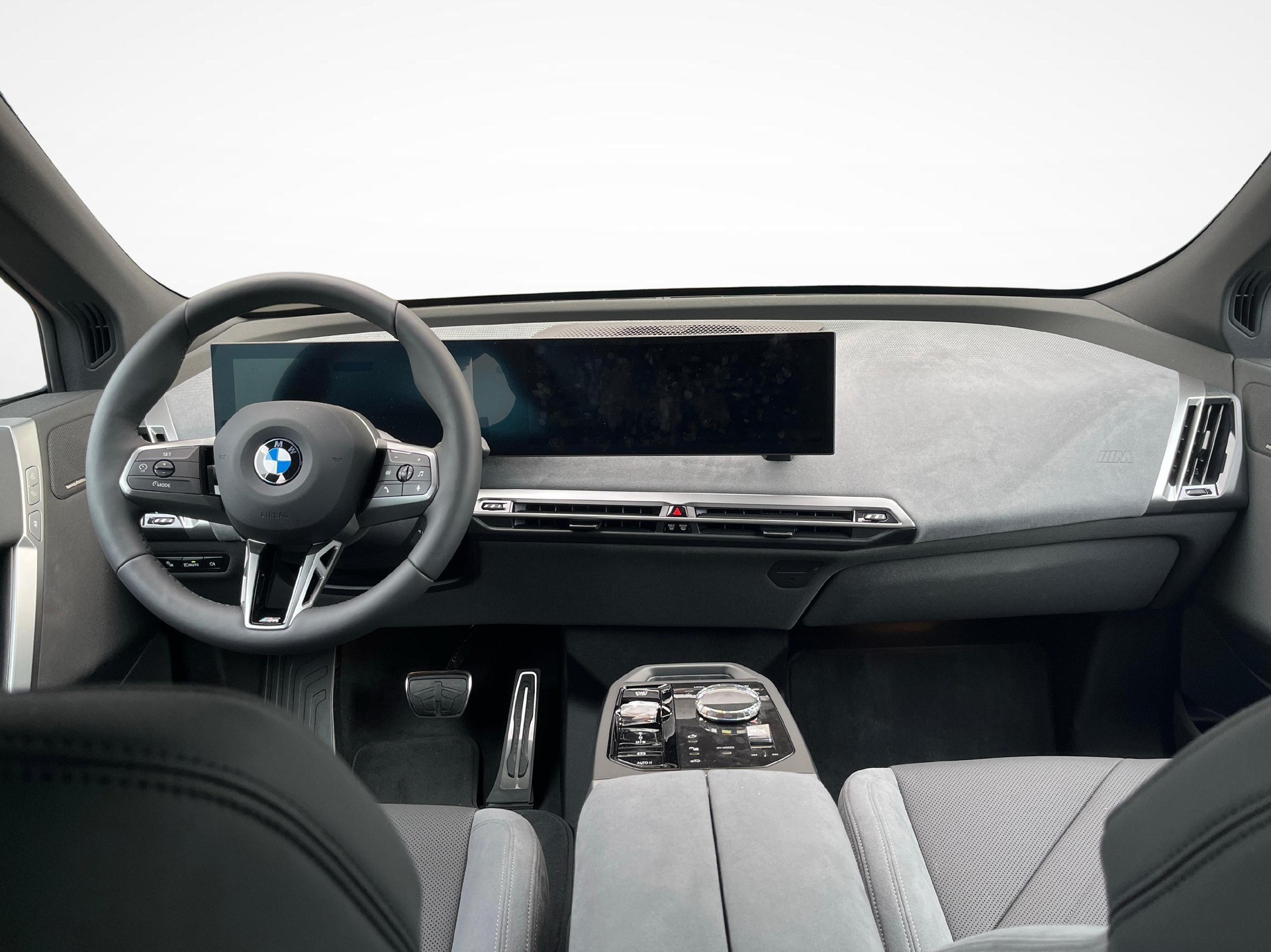 BMW iX xDrive60-image-7