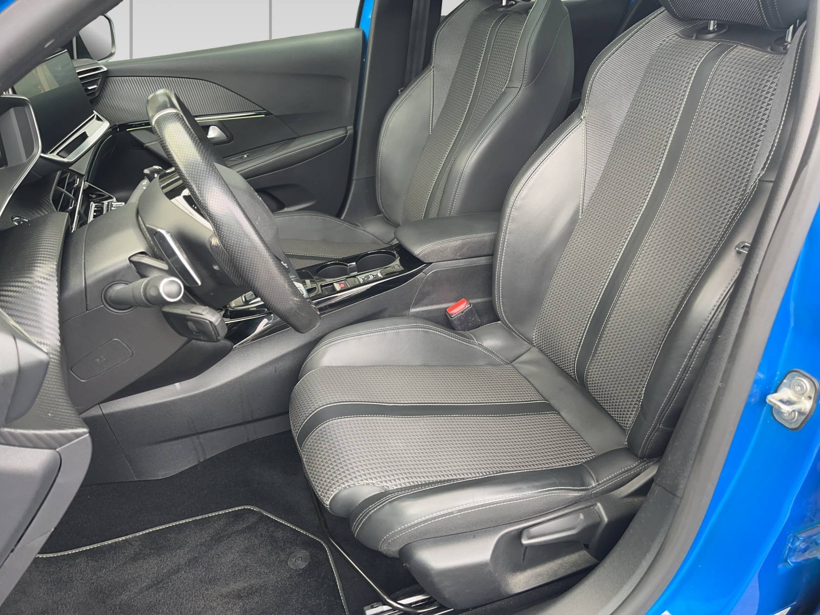 PEUGEOT 208 1.2 PureTech GT Line EAT8-image-6