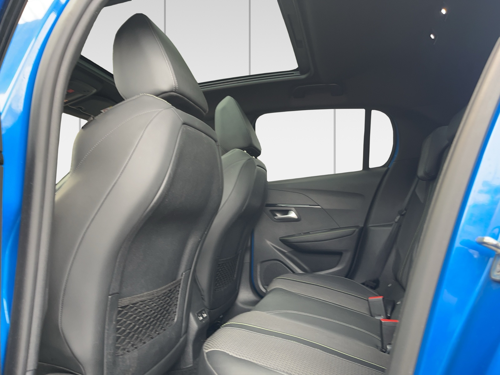PEUGEOT 208 1.2 PureTech GT Line EAT8-image-7