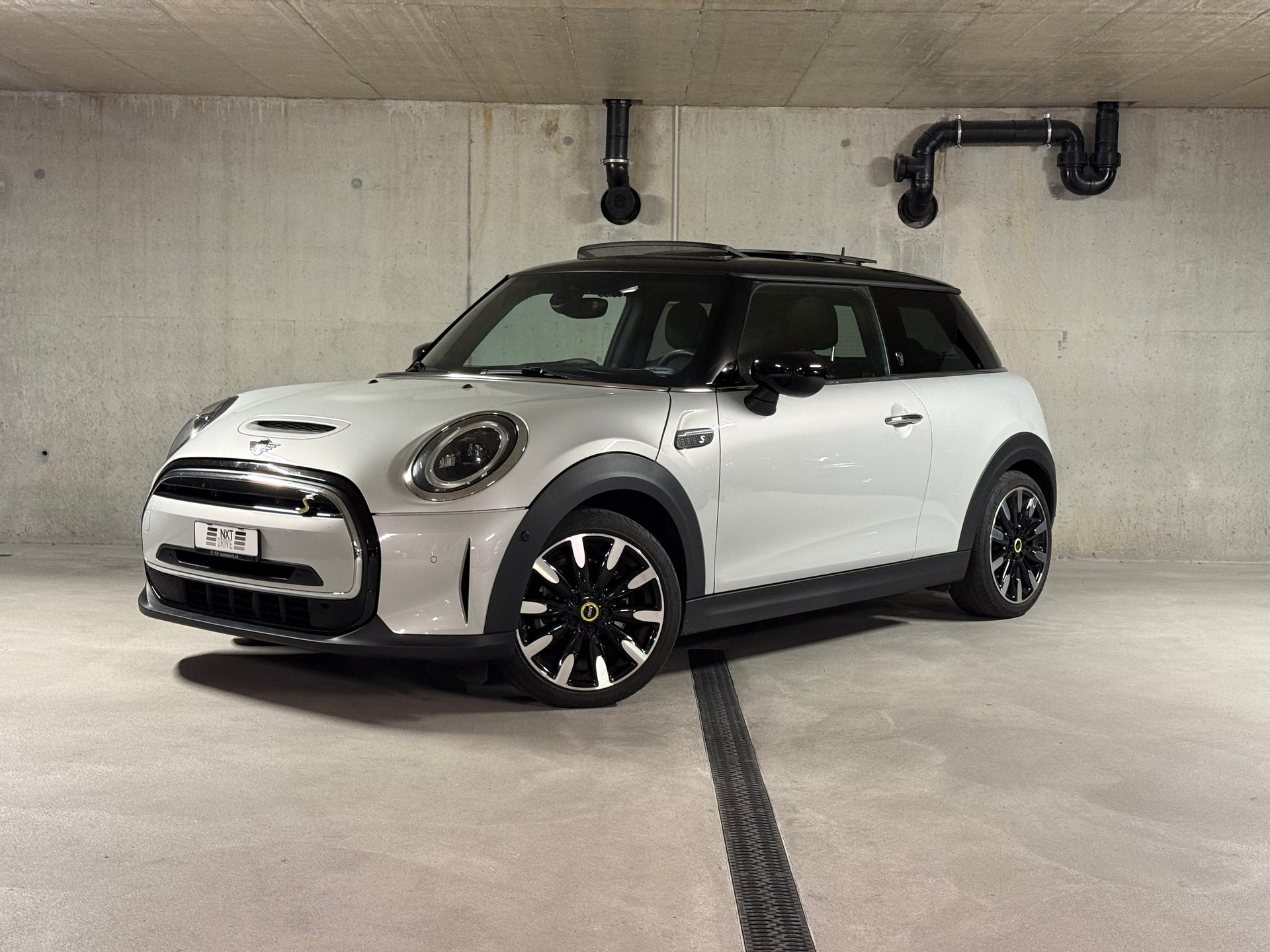 MINI Cooper SE-image-2