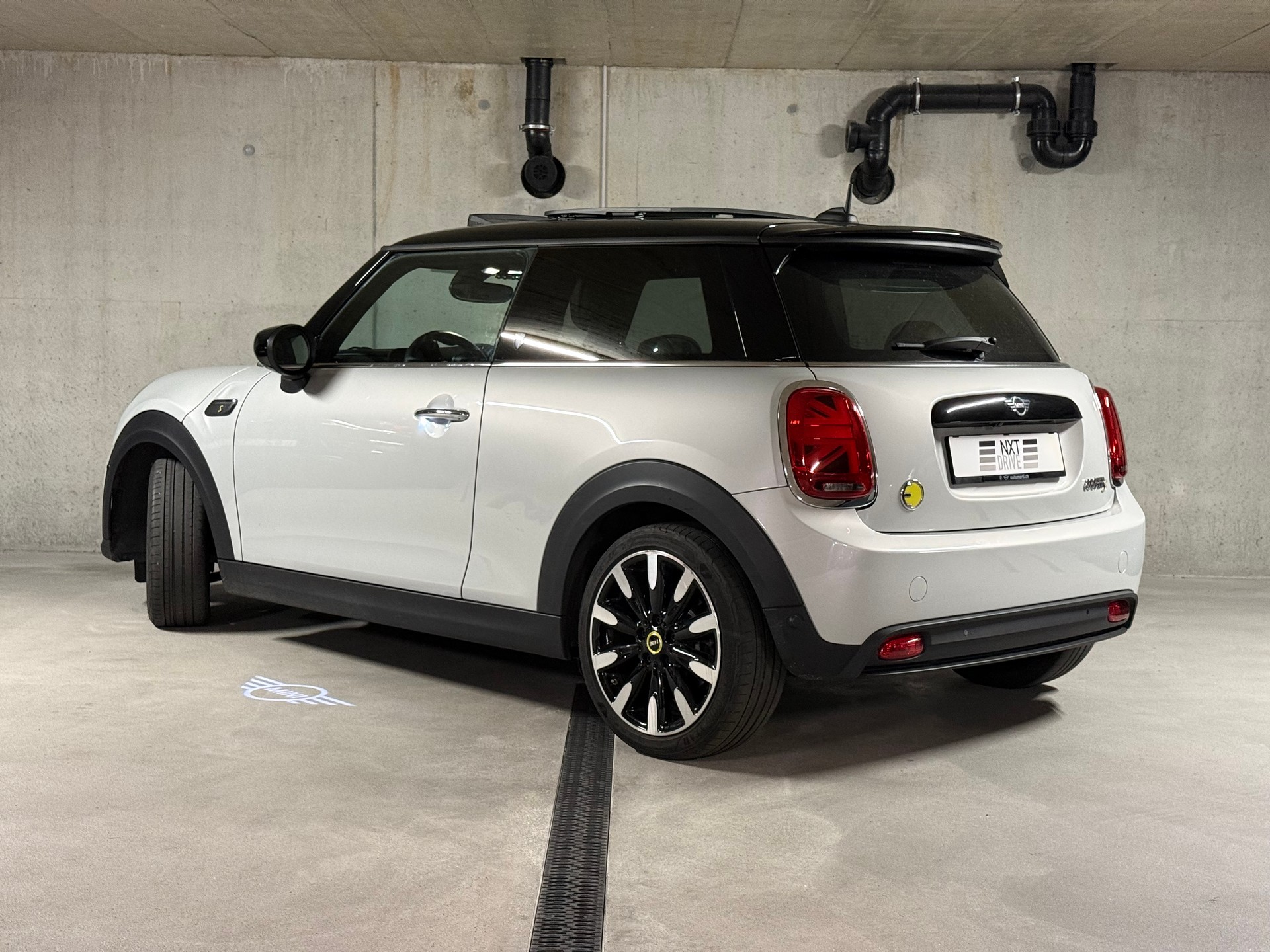 MINI Cooper SE-image-4