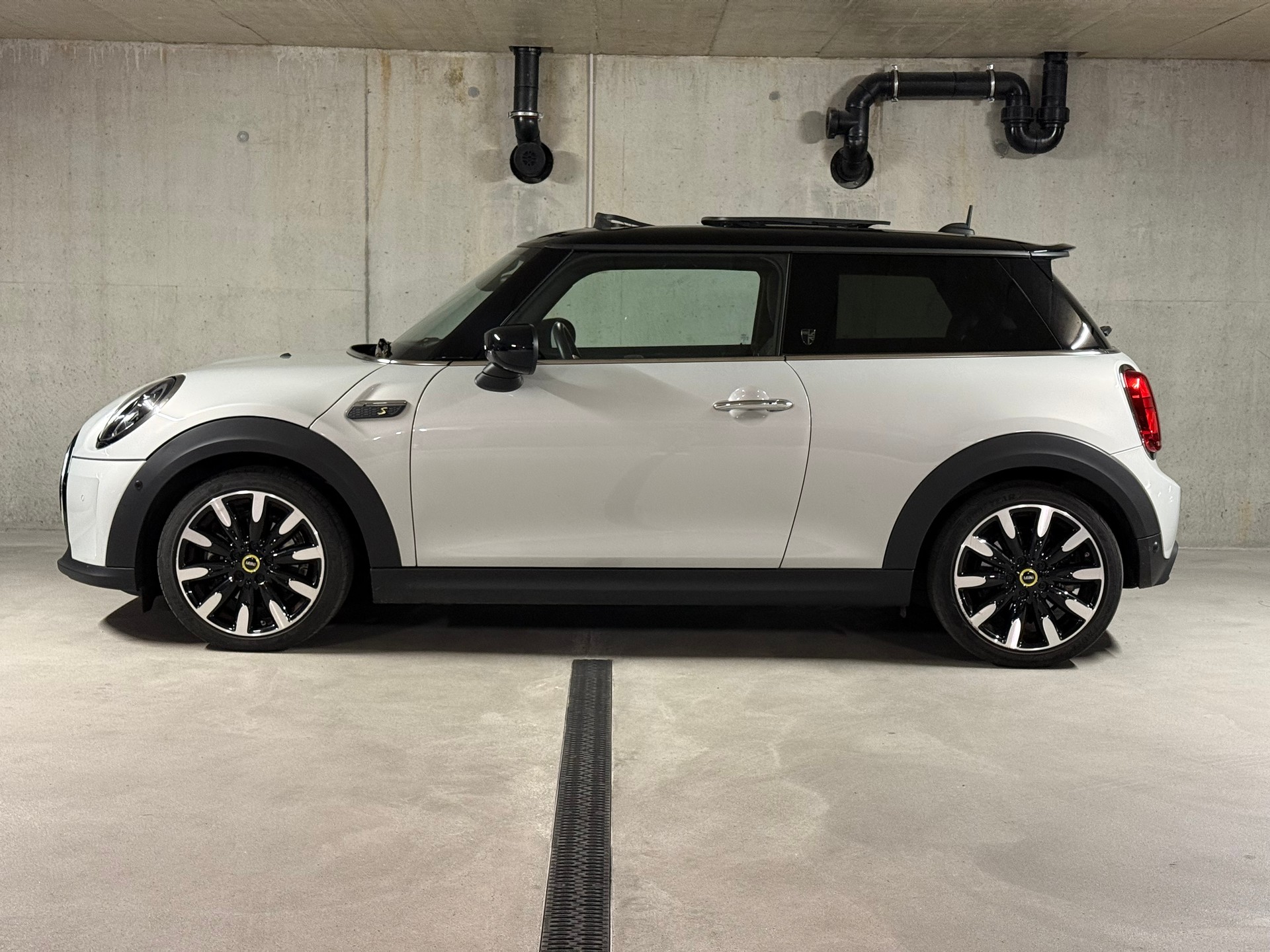 MINI Cooper SE-image-3