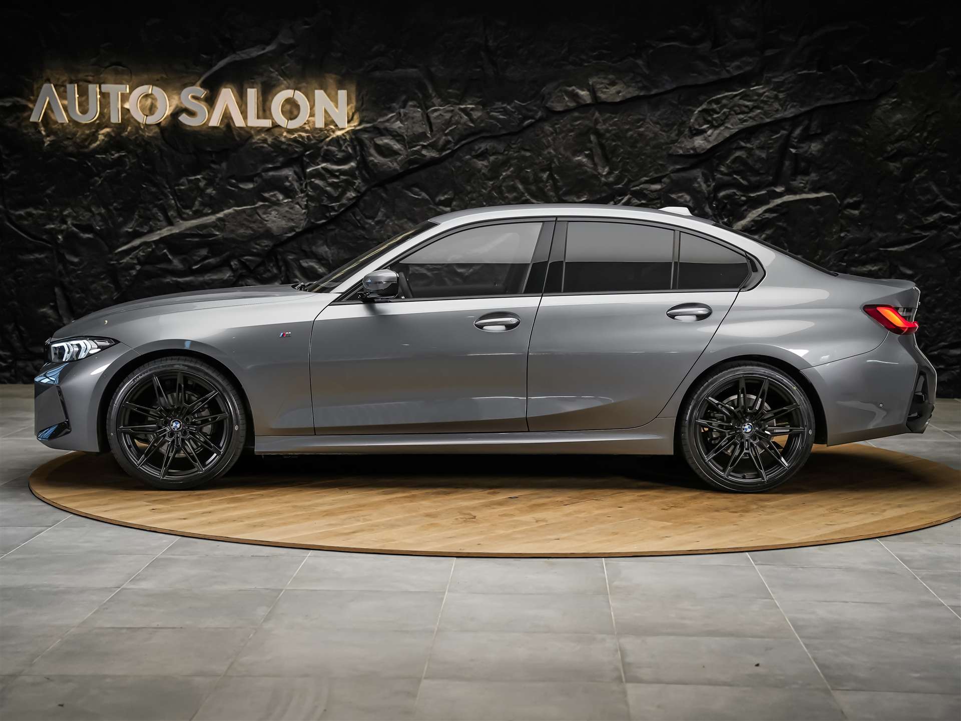 BMW 320d xDrive Steptronic M Sport *Facelift*Werksgarantie*20" Felgen*Abstandsregler*-image-2