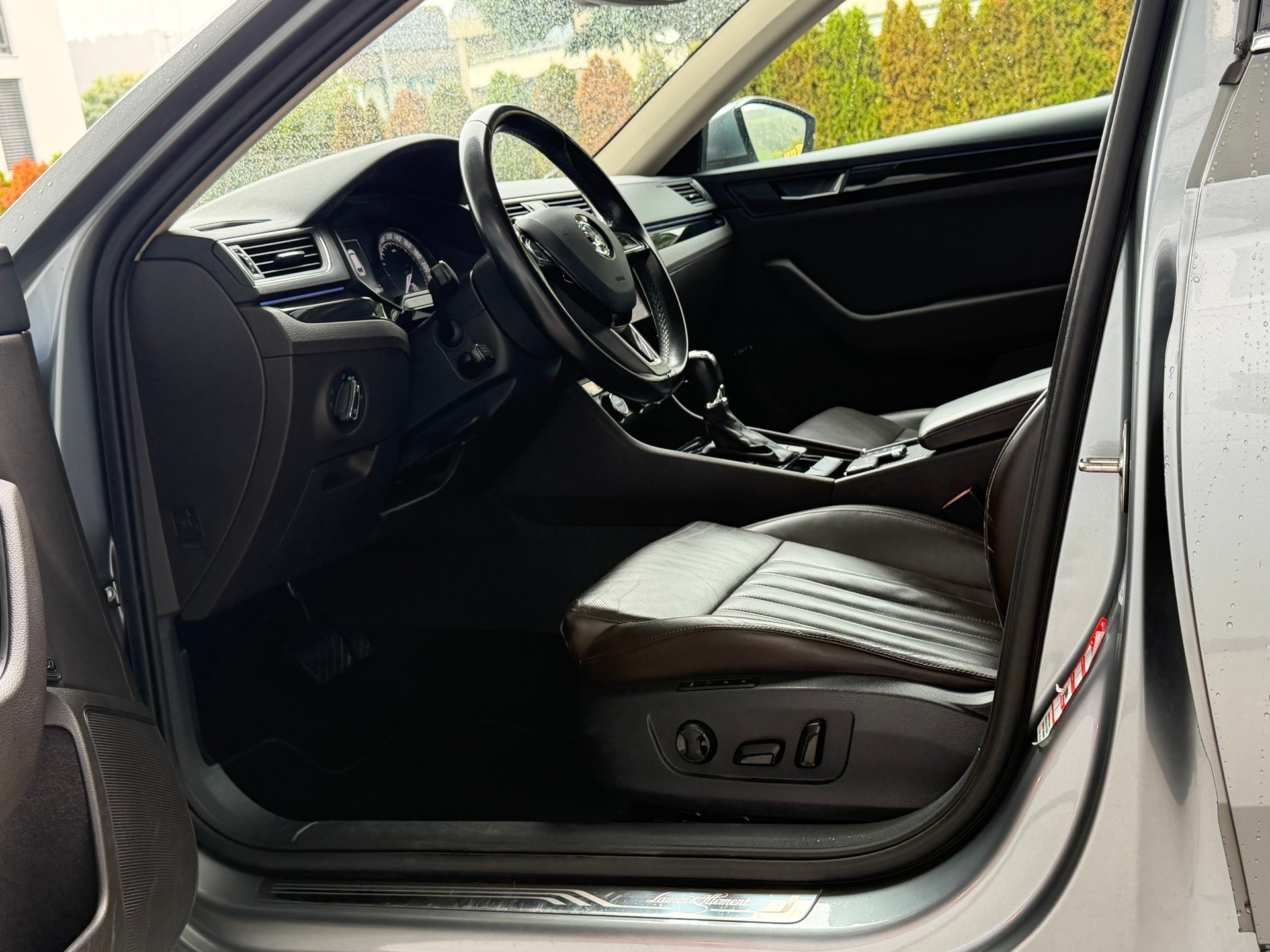SKODA Superb Combi 2.0 TDi L&K 4x4 DSG-image-5