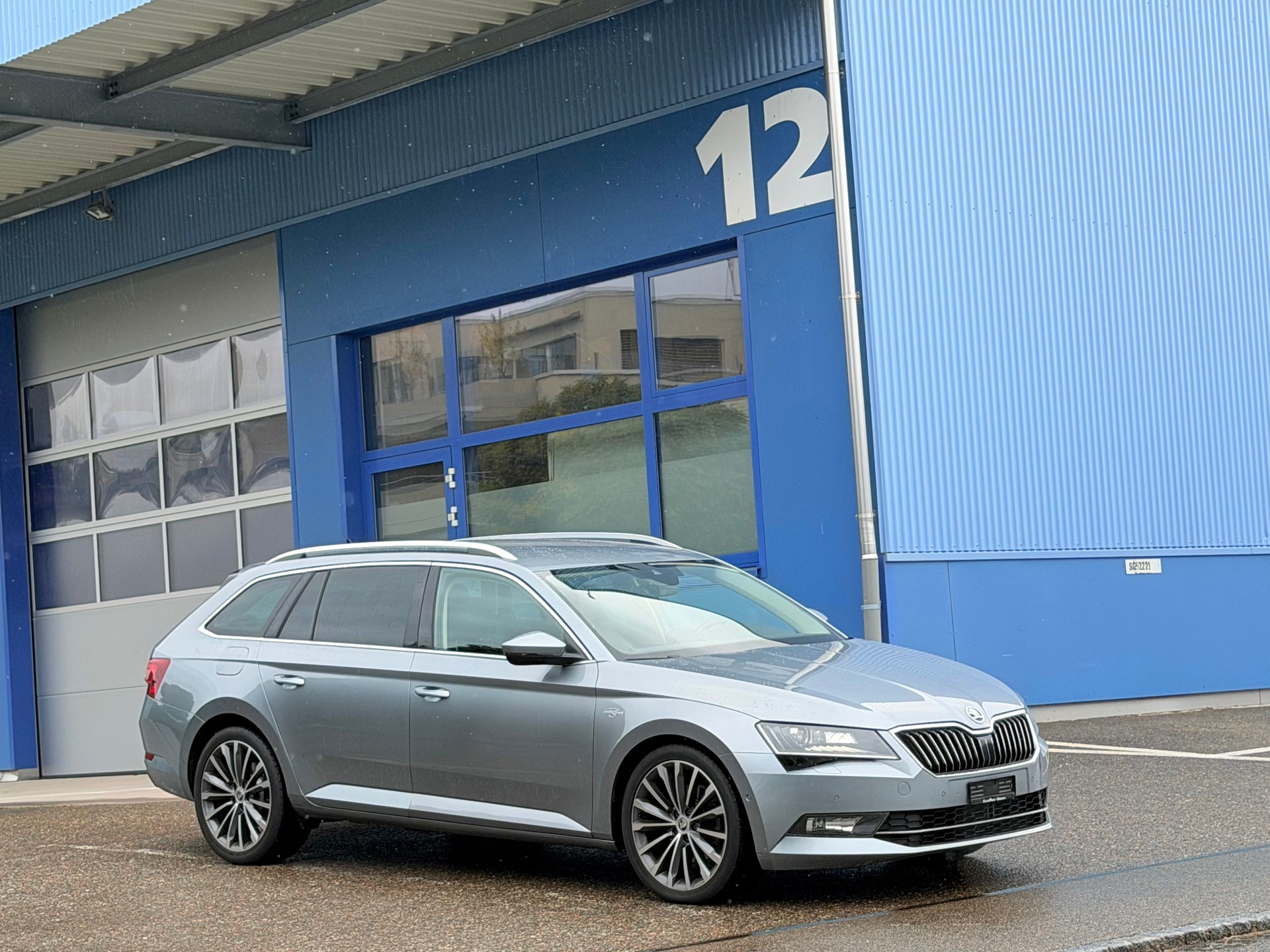 SKODA Superb Combi 2.0 TDi L&K 4x4 DSG-image-1