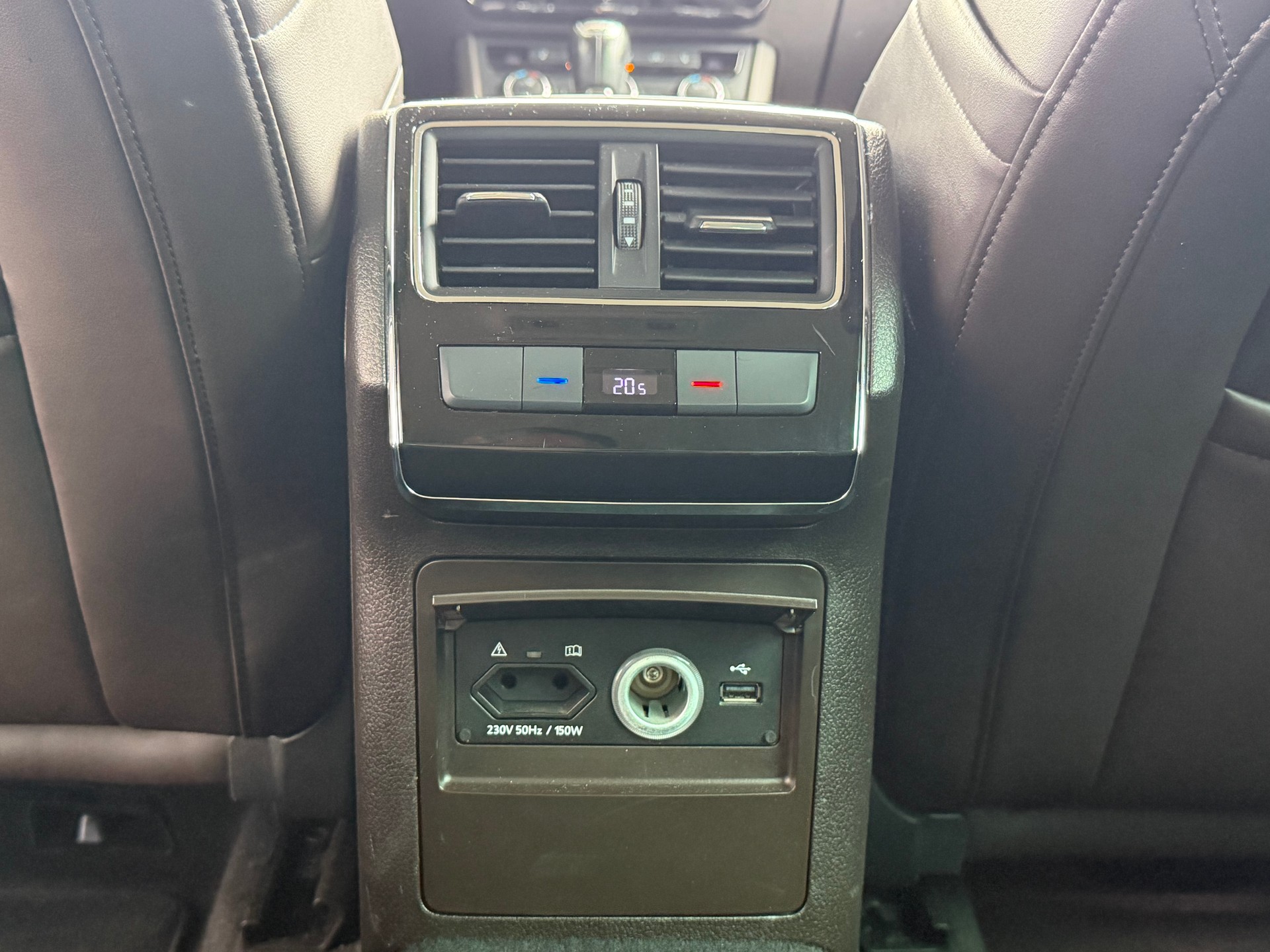 SKODA Superb Combi 2.0 TDi L&K 4x4 DSG-image-15