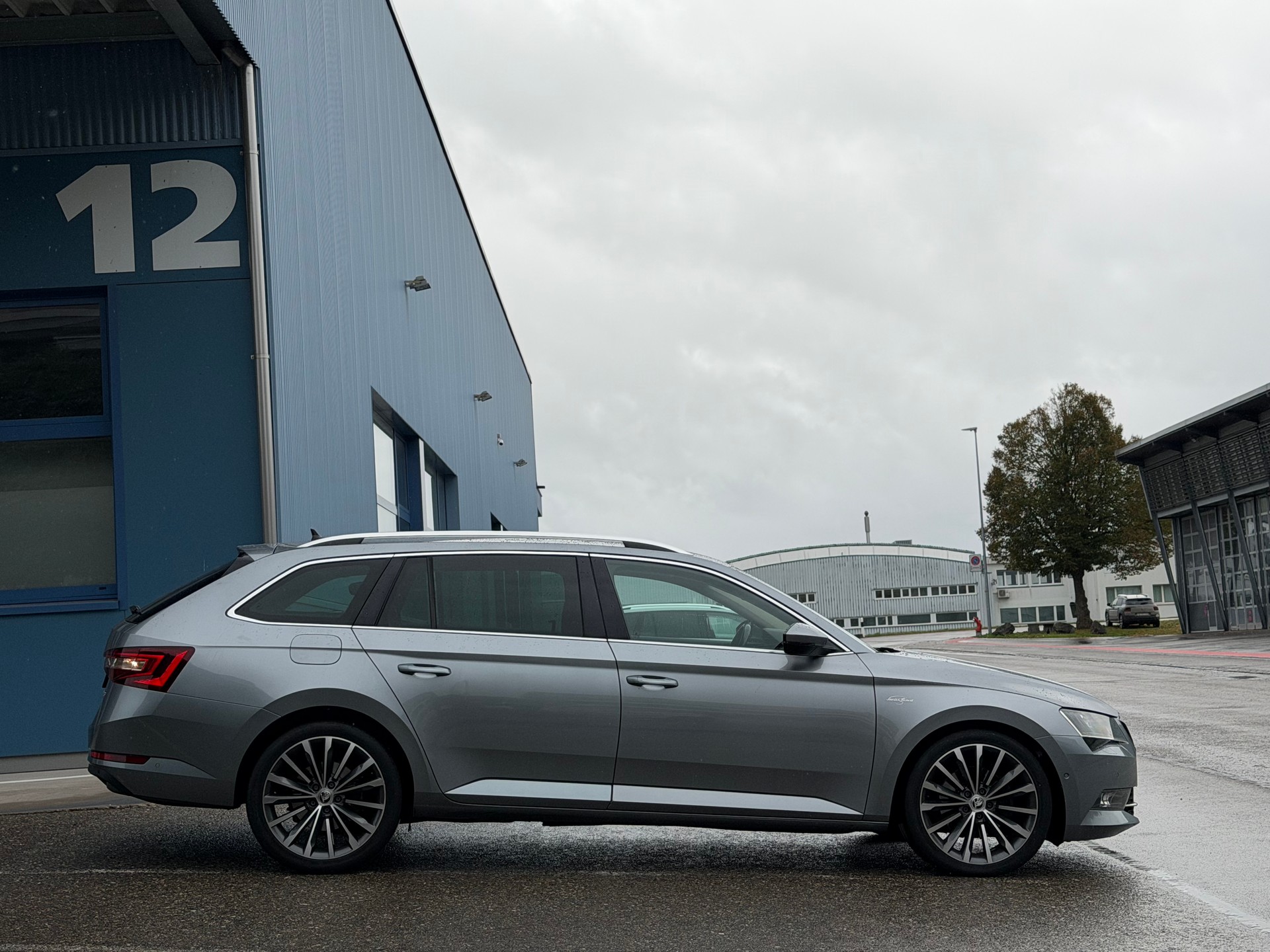 SKODA Superb Combi 2.0 TDi L&K 4x4 DSG-image-2