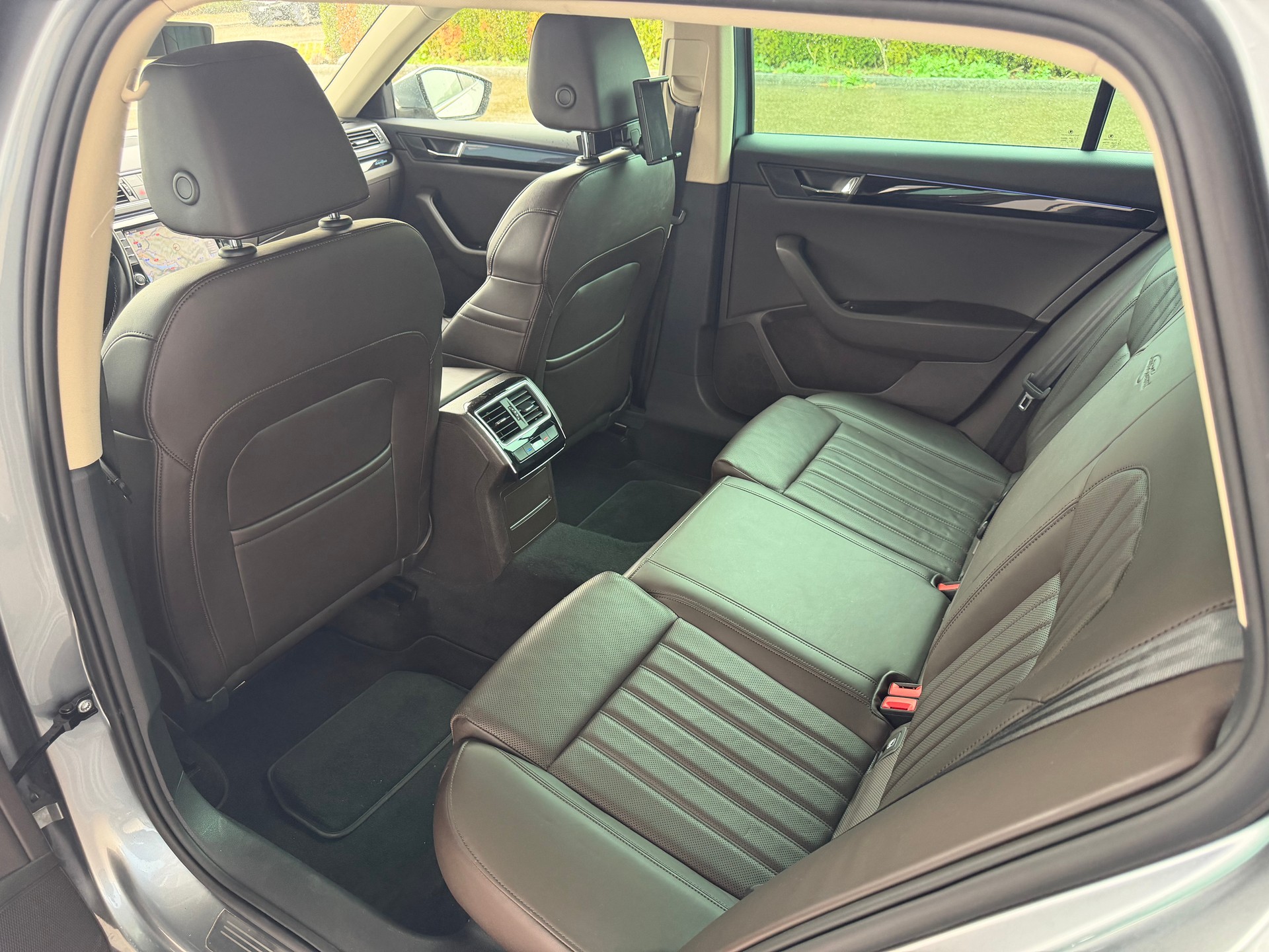 SKODA Superb Combi 2.0 TDi L&K 4x4 DSG-image-12