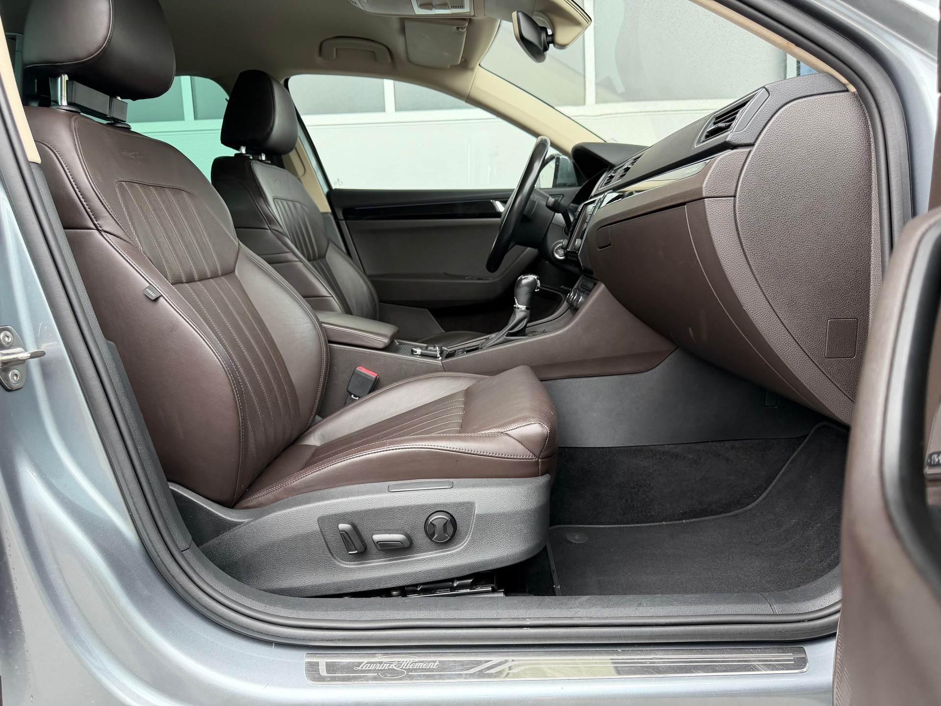 SKODA Superb Combi 2.0 TDi L&K 4x4 DSG-image-11