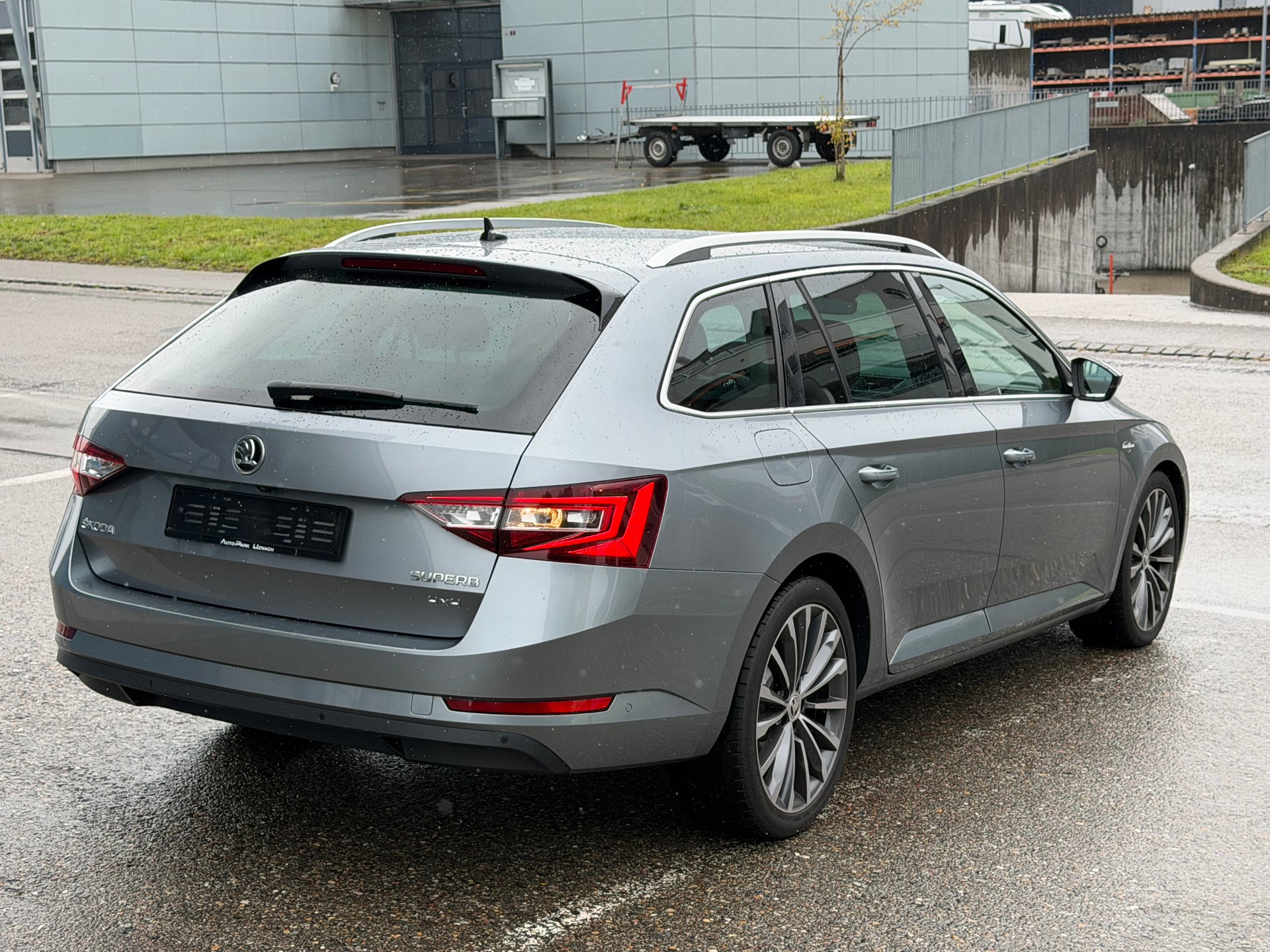 SKODA Superb Combi 2.0 TDi L&K 4x4 DSG-image-3